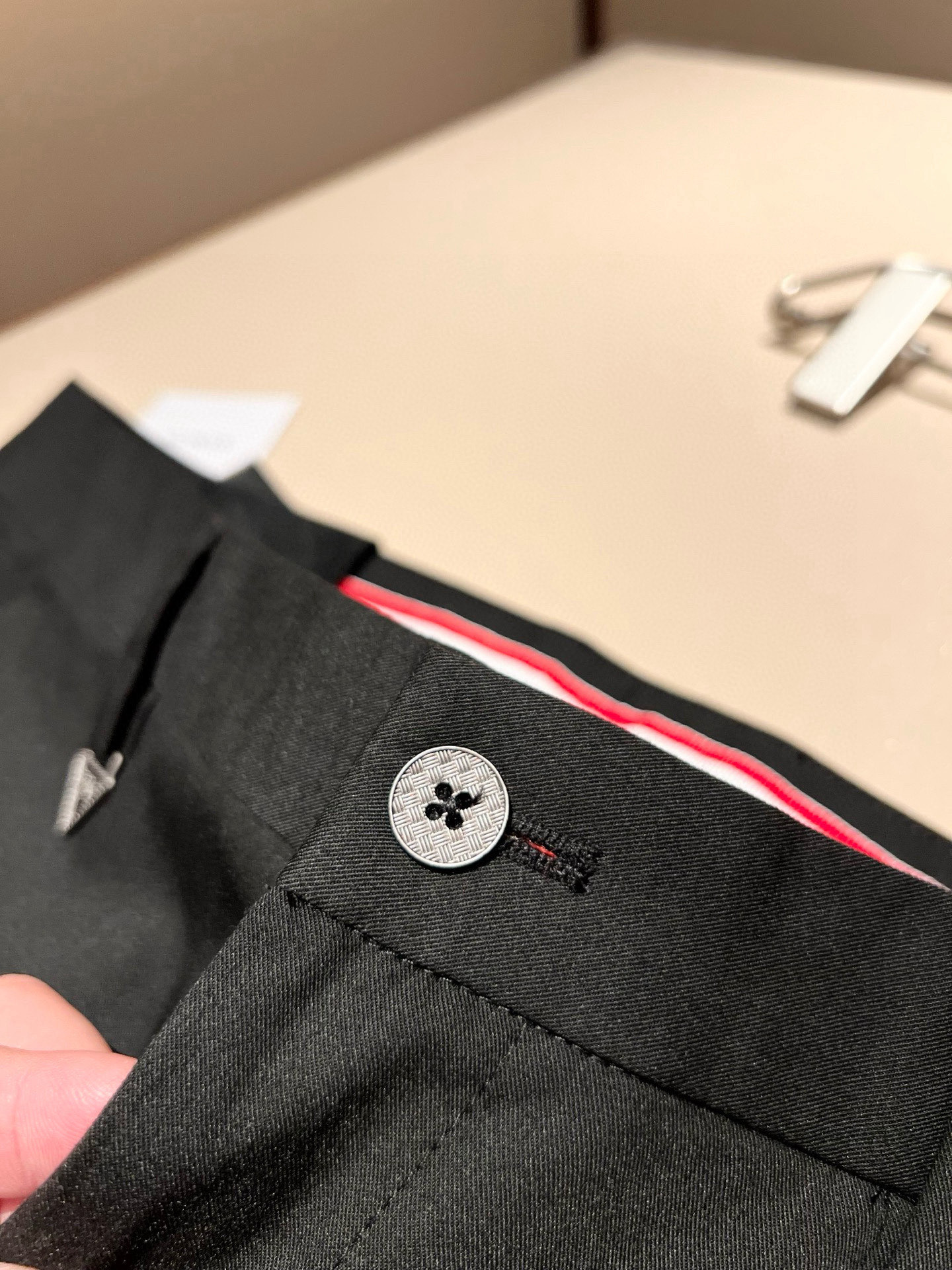 Bottega Veneta Men’s Fashion: High-Quality, Unique Leisure Pants for 2025 - 图片 7