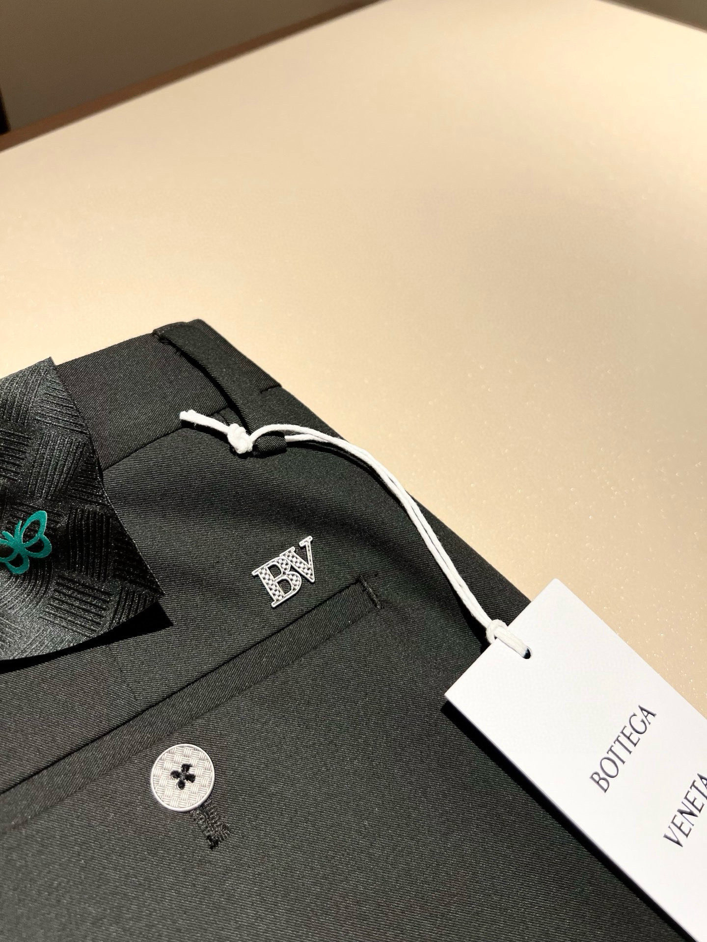Bottega Veneta Men’s Fashion: High-Quality, Unique Leisure Pants for 2025 - 图片 9