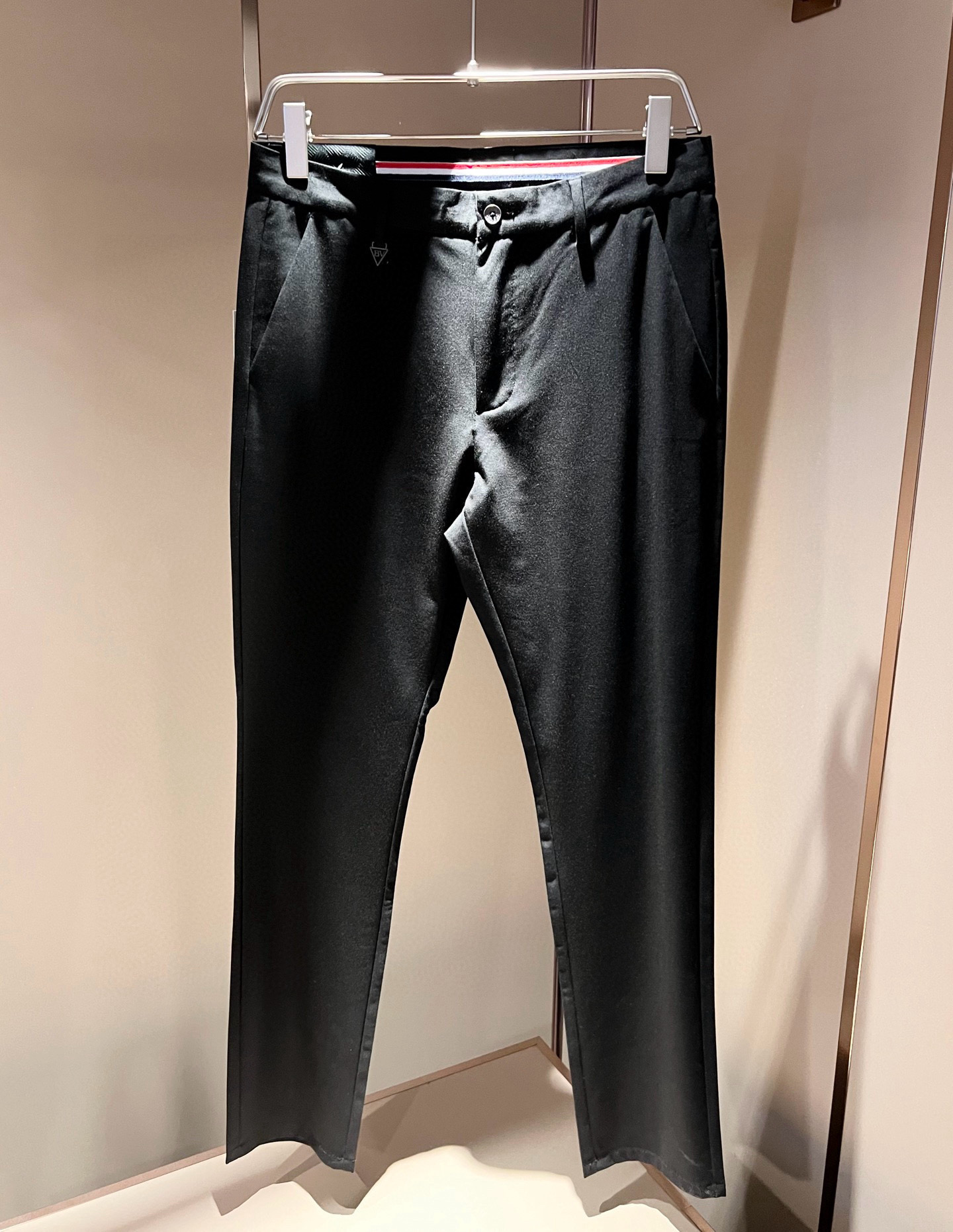 Bottega Veneta Men’s Fashion: High-Quality, Unique Leisure Pants for 2025 - 图片 2