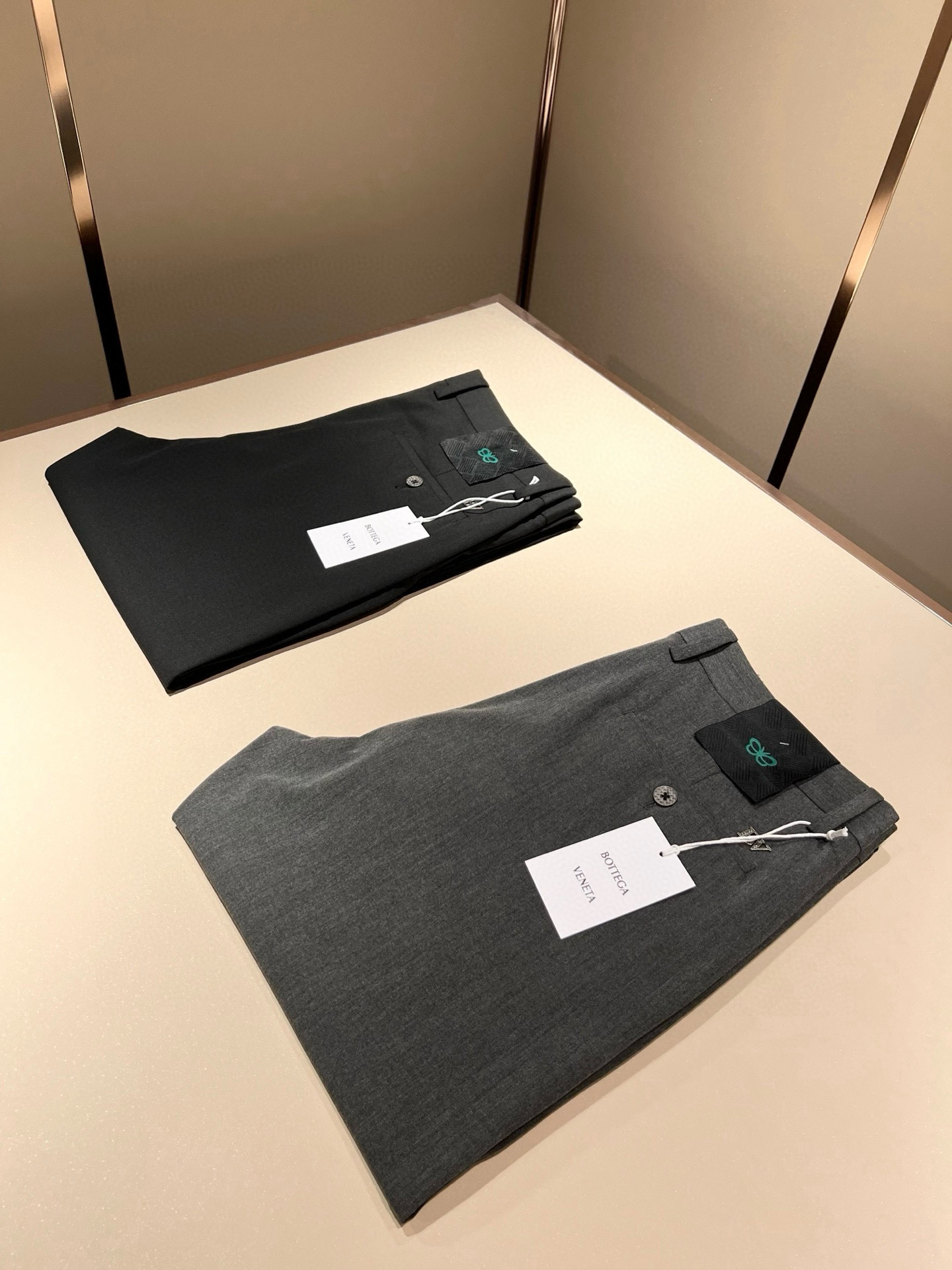 BottegaVen*ta 2025 Men’s Fashion: High-Quality Leisure Pants with Unique Design - 图片 1