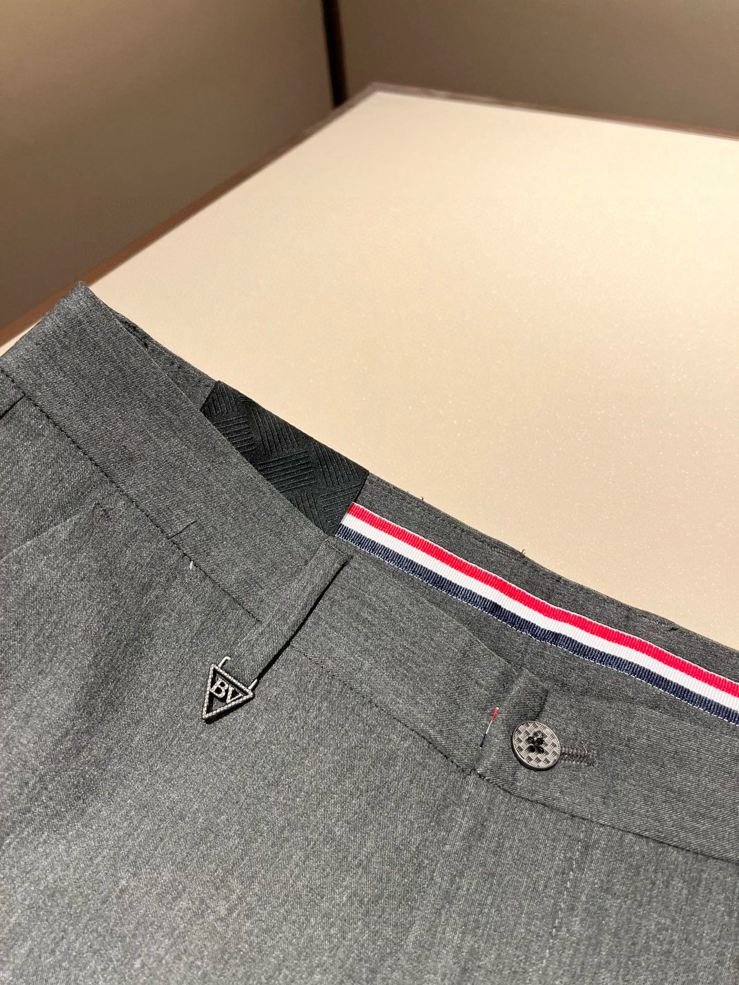 BottegaVen*ta 2025 Men’s Fashion: High-Quality Leisure Pants with Unique Design - 图片 7
