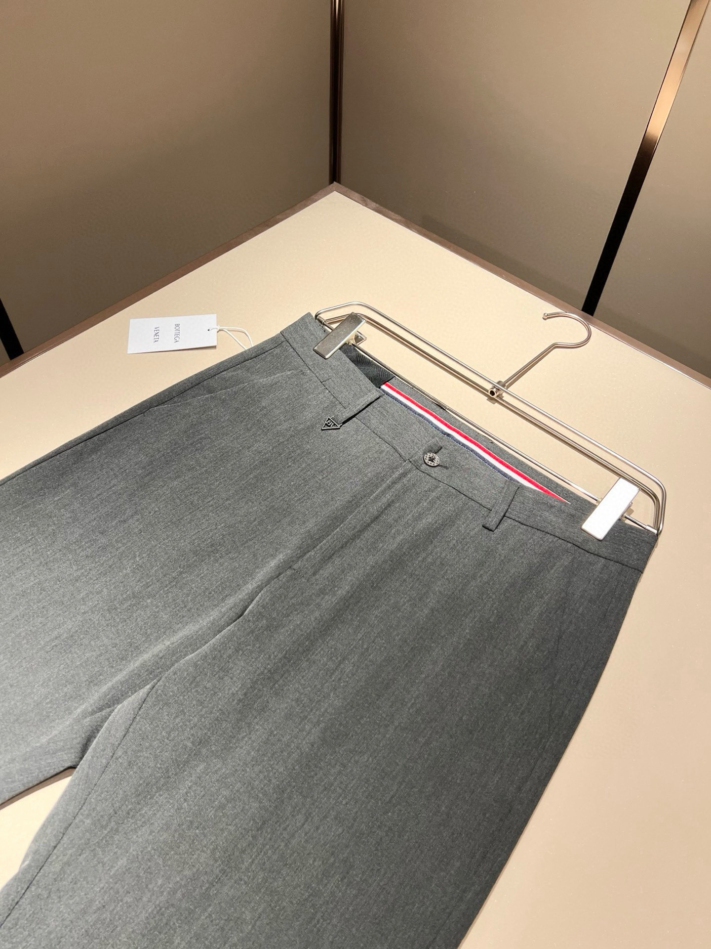 BottegaVen*ta 2025 Men’s Fashion: High-Quality Leisure Pants with Unique Design - 图片 5