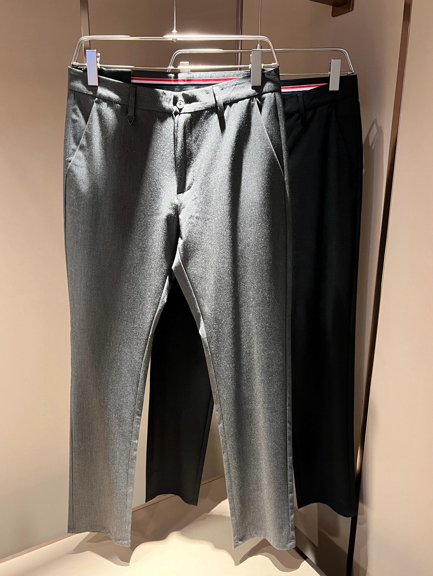 BottegaVen*ta 2025 Men’s Fashion: High-Quality Leisure Pants with Unique Design - 图片 3