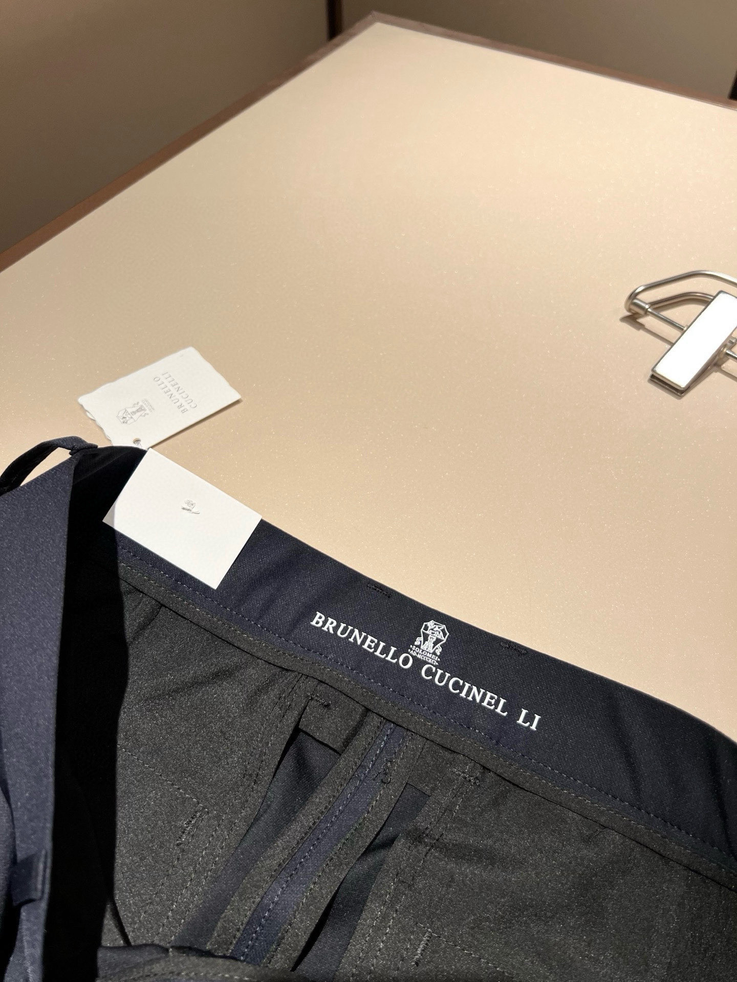 Luxury Japanese Men’s Fashion: Brunello Cucinelli 2025 Pant Collection with High-end Details - 图片 7