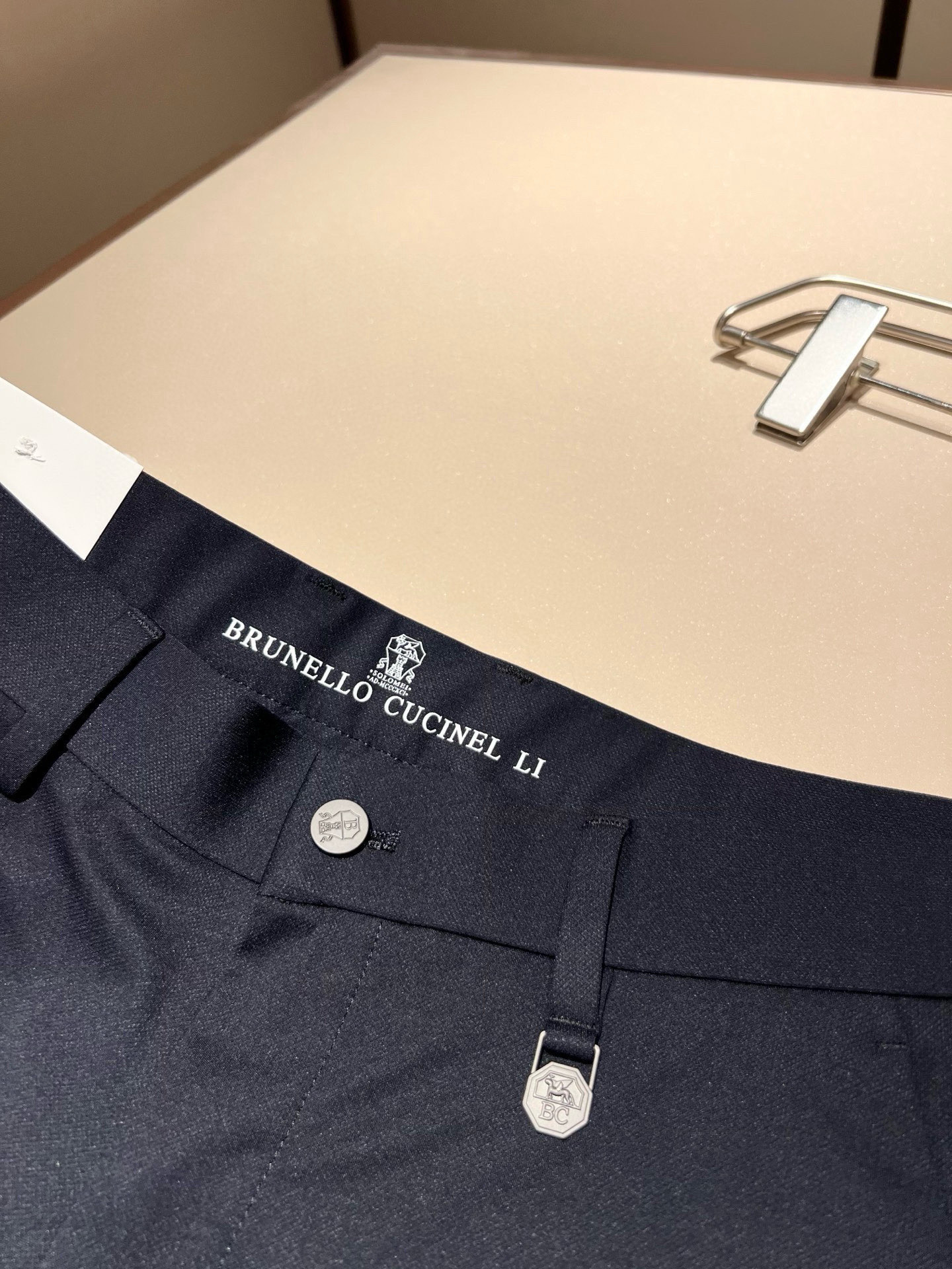 Luxury Japanese Men’s Fashion: Brunello Cucinelli 2025 Pant Collection with High-end Details - 图片 6