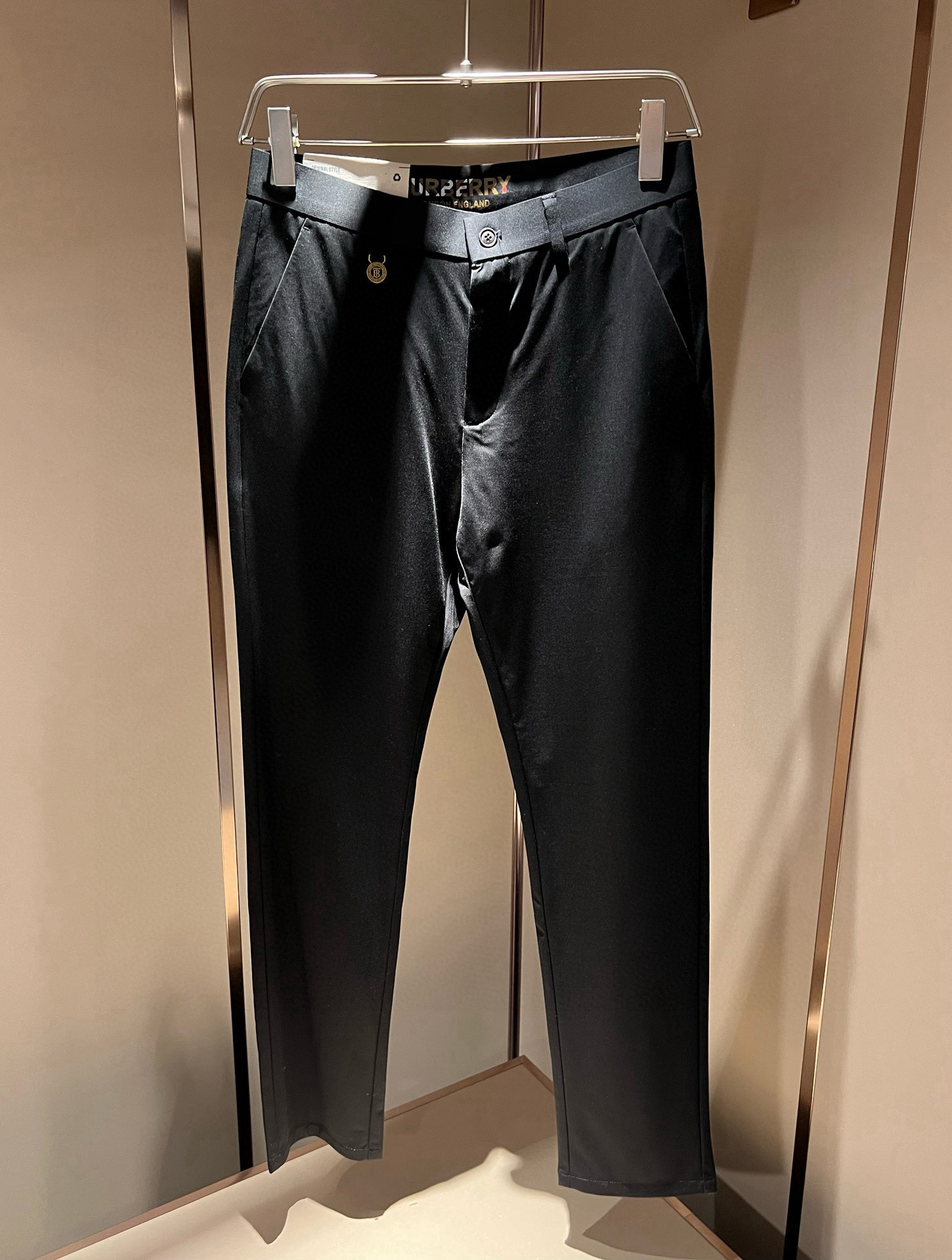 Burberry Men’s Classic Basics: Timeless British Style for Spring/Summer 2025 - 图片 2