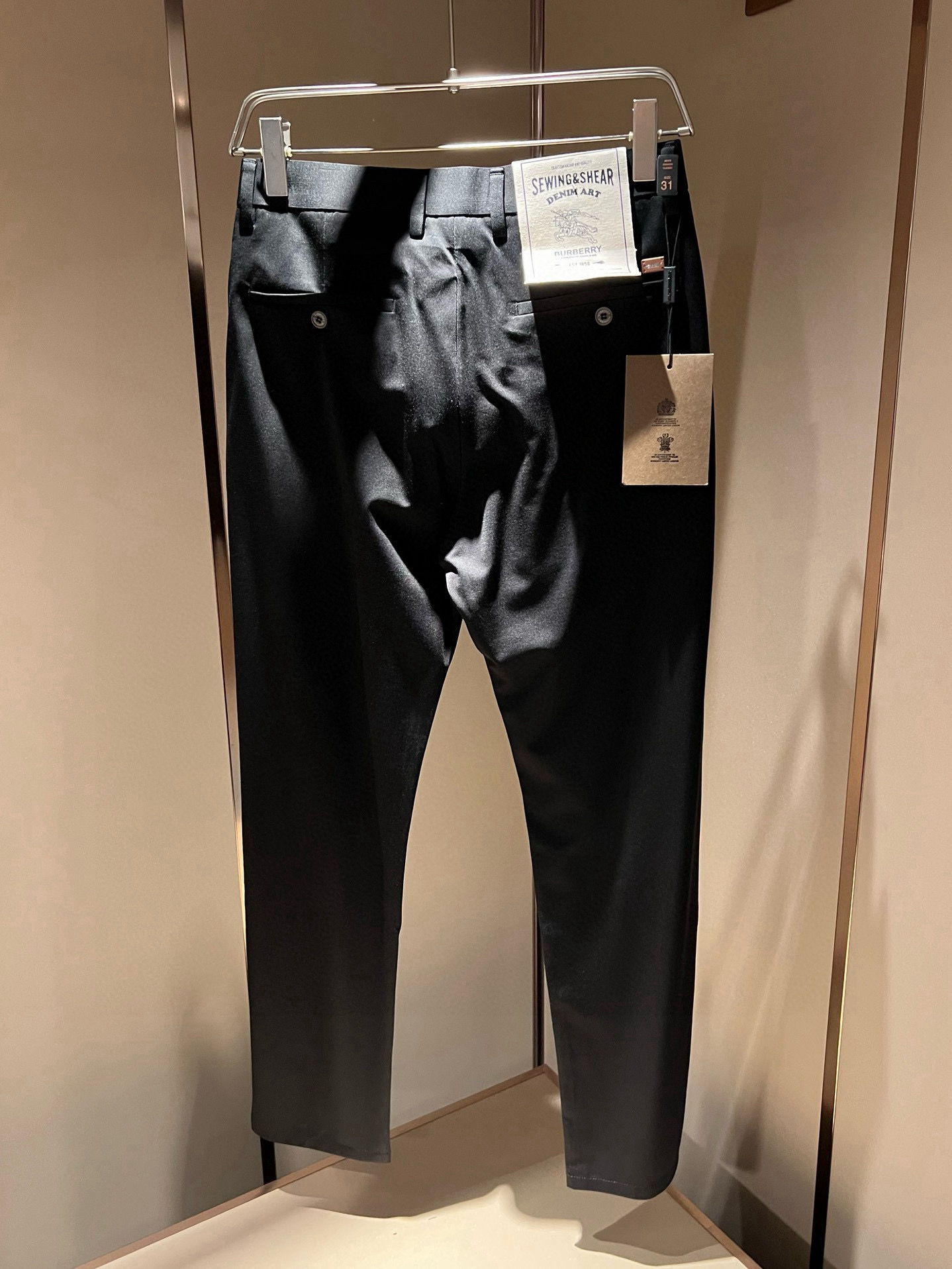 Burberry Men’s Classic Basics: Timeless British Style for Spring/Summer 2025 - 图片 4