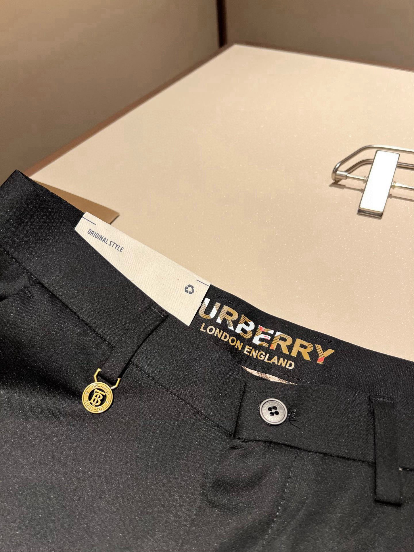 Burberry Men’s Classic Basics: Timeless British Style for Spring/Summer 2025 - 图片 6