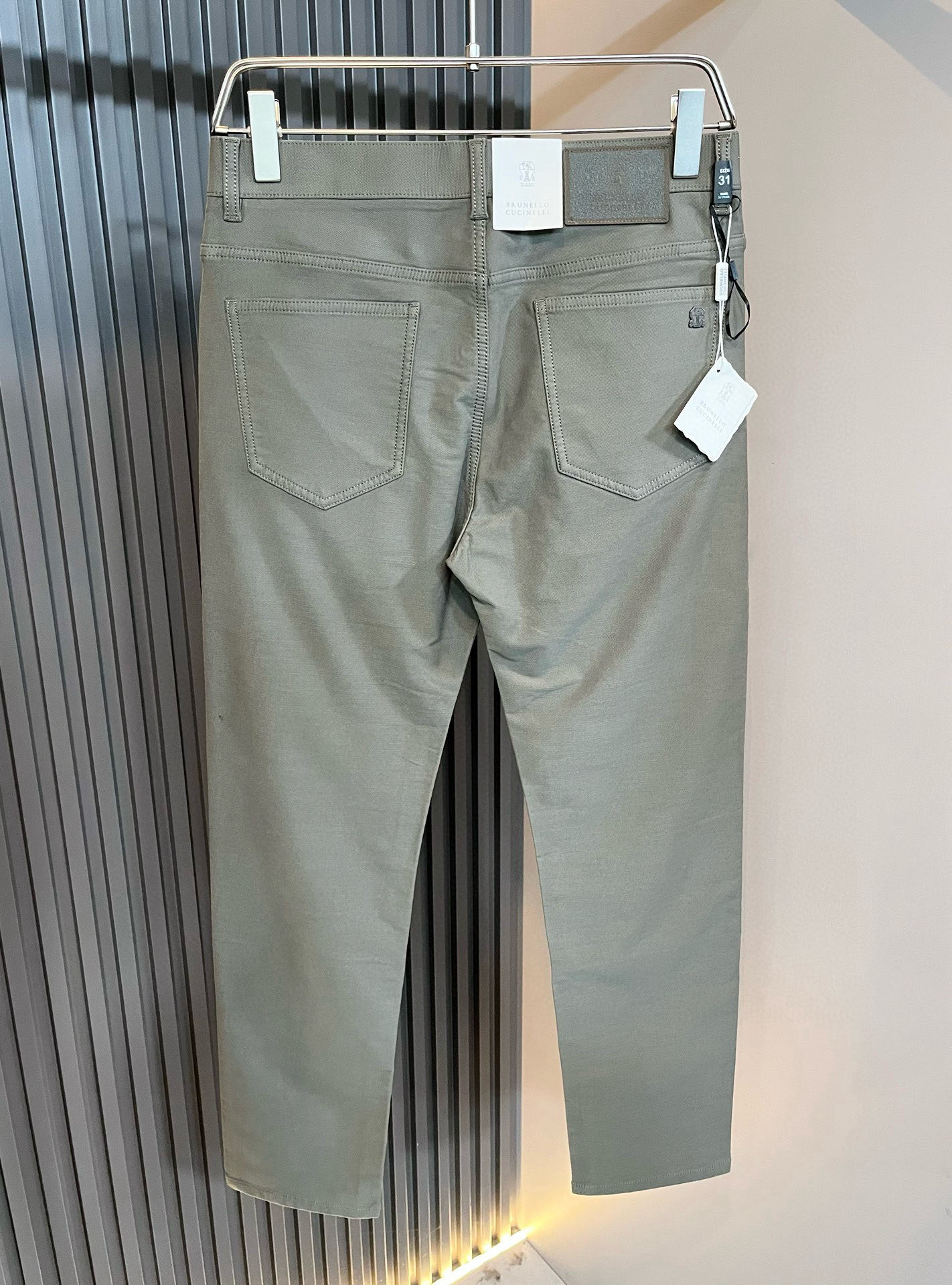 High-end Leisure Pants by Brunello Cucineli: Quality Craftsmanship and Sophisticated Design - 图片 4