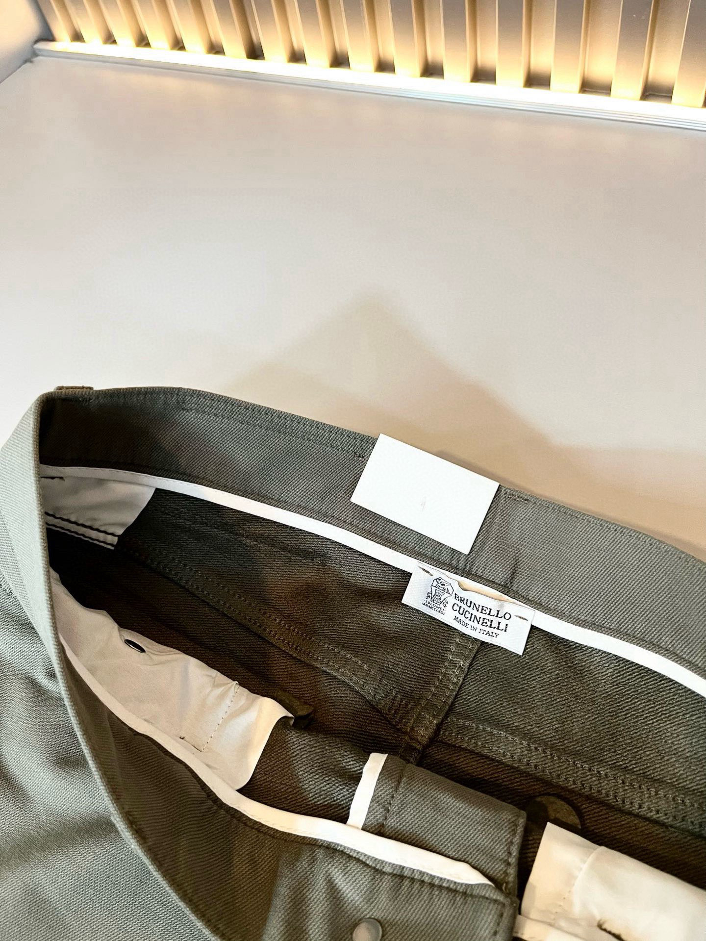 High-end Leisure Pants by Brunello Cucineli: Quality Craftsmanship and Sophisticated Design - 图片 6
