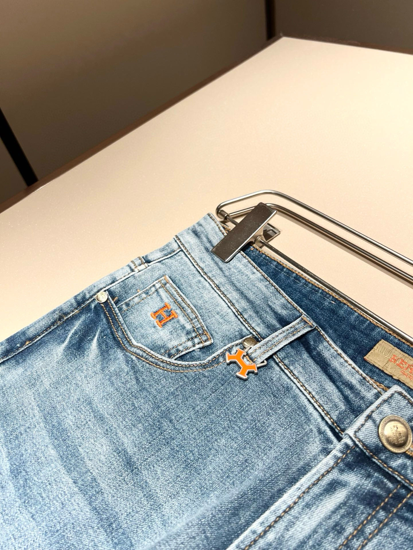 P594 HERM*S Men’s Recycled Jeans: High-Quality Craftsmanship from Shanghai! - 图片 5