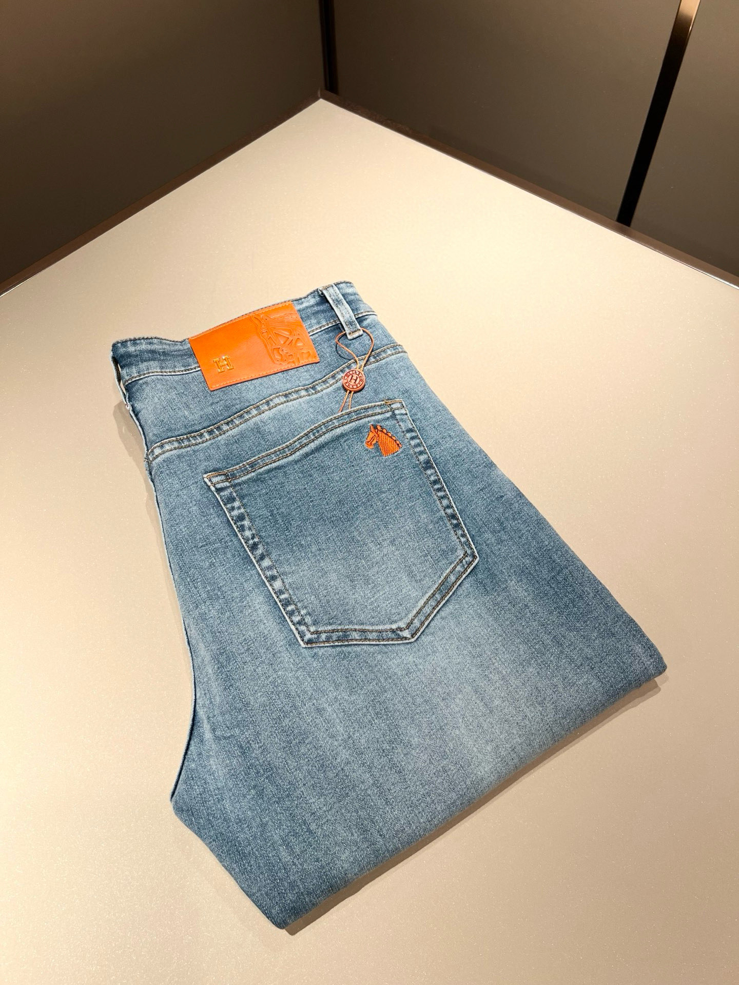 P594 HERM*S Men’s Recycled Jeans: High-Quality Craftsmanship from Shanghai! - 图片 1