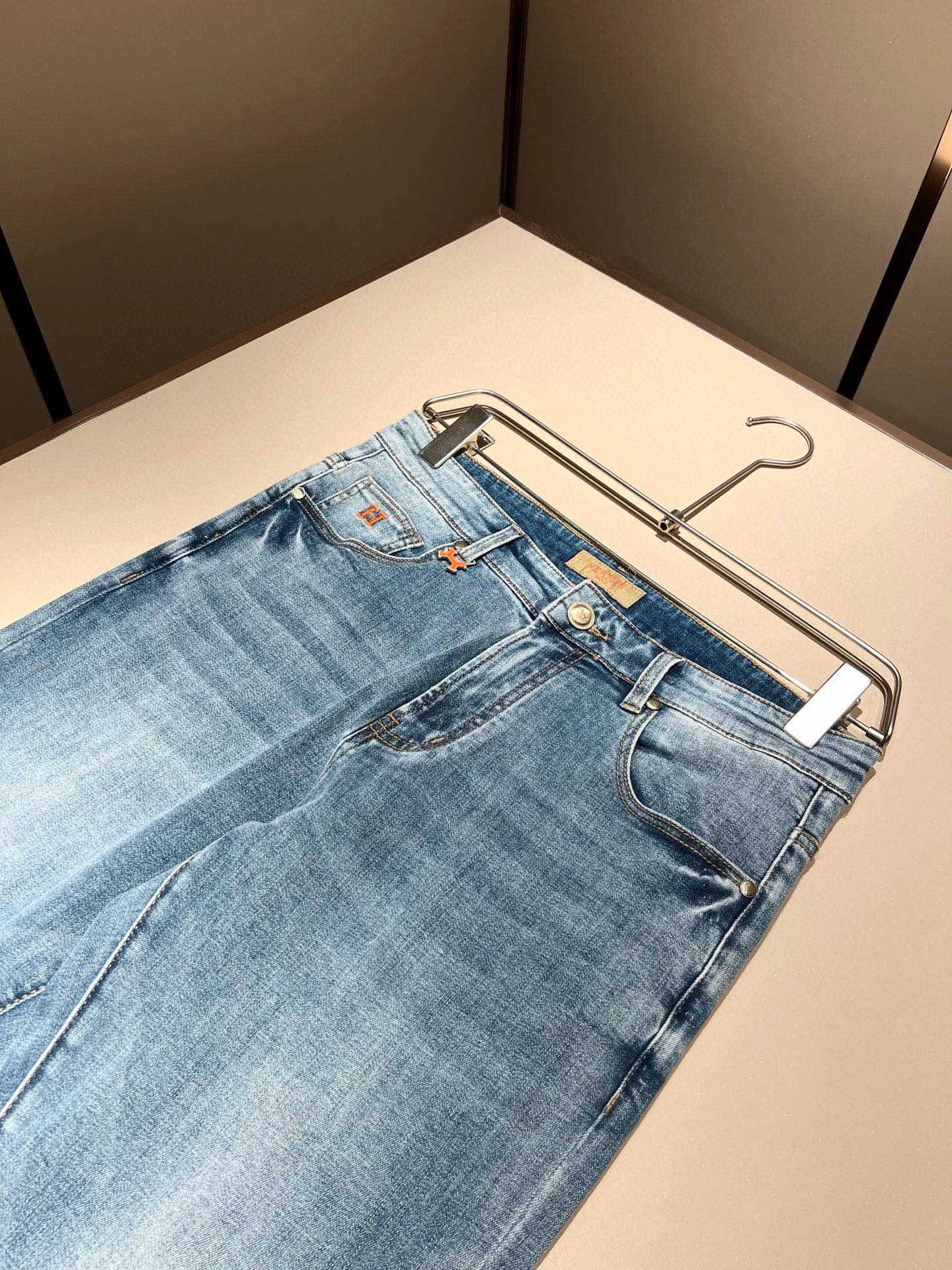 P594 HERM*S Men’s Recycled Jeans: High-Quality Craftsmanship from Shanghai! - 图片 4