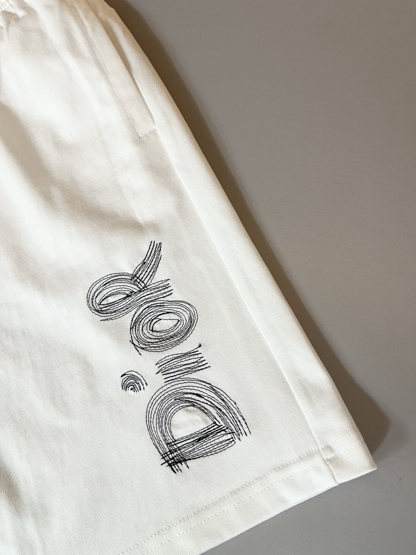 Dior 2025 Spring/Summer Unisex White Cotton Casual Shorts 8 i1748456566321 181 0 6