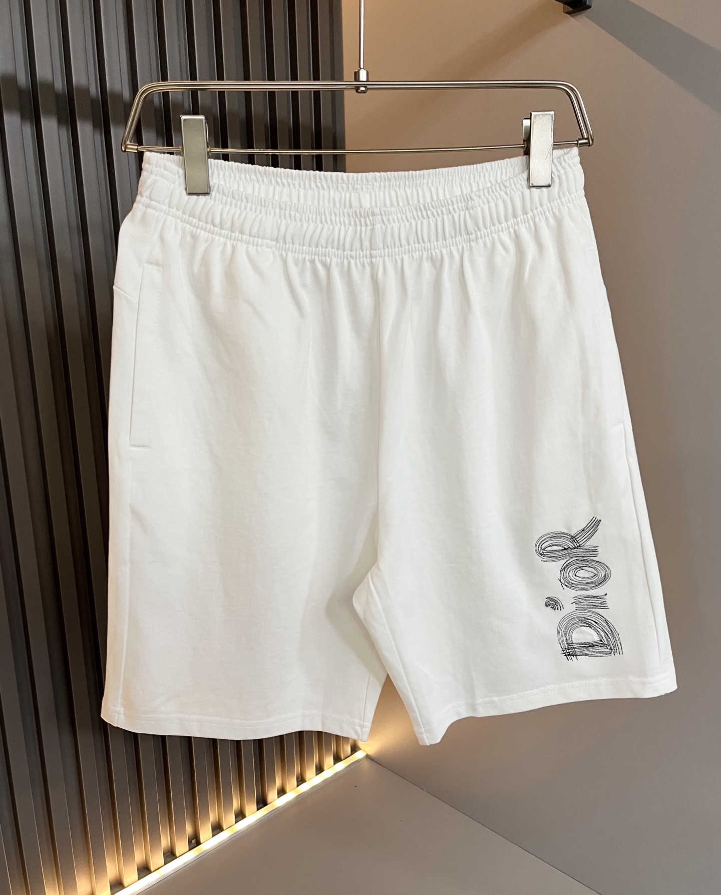 Dior 2025 Spring/Summer Unisex White Cotton Casual Shorts 2 i1748456566433 6354 0 0
