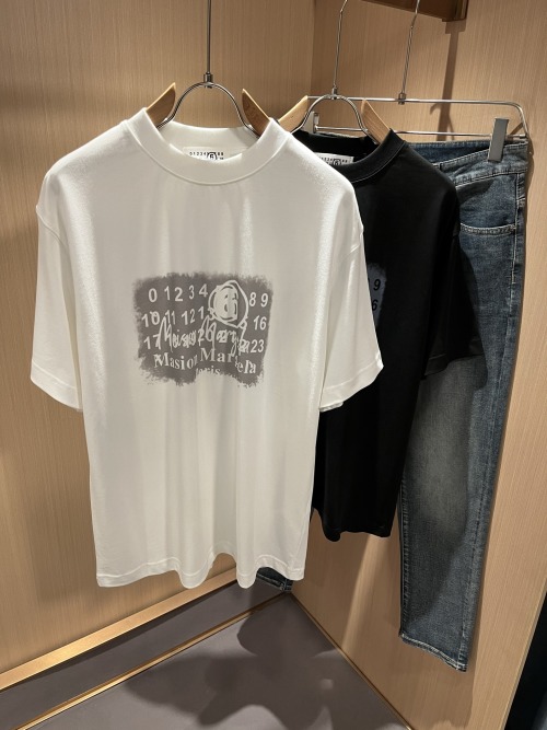Maison Margiela 2025 S/S Unisex Logo Print Cotton T-Shirt 1 Maison Margiela 2025 S/S Unisex Logo Print Cotton T-Shirt