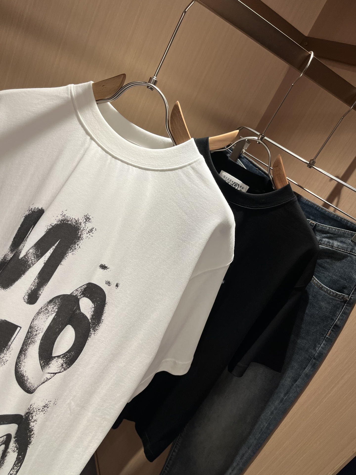 טי שירט יוניסקס Maison Margiela עם הדפס לוגו 9 i1748894046763 182 0 7