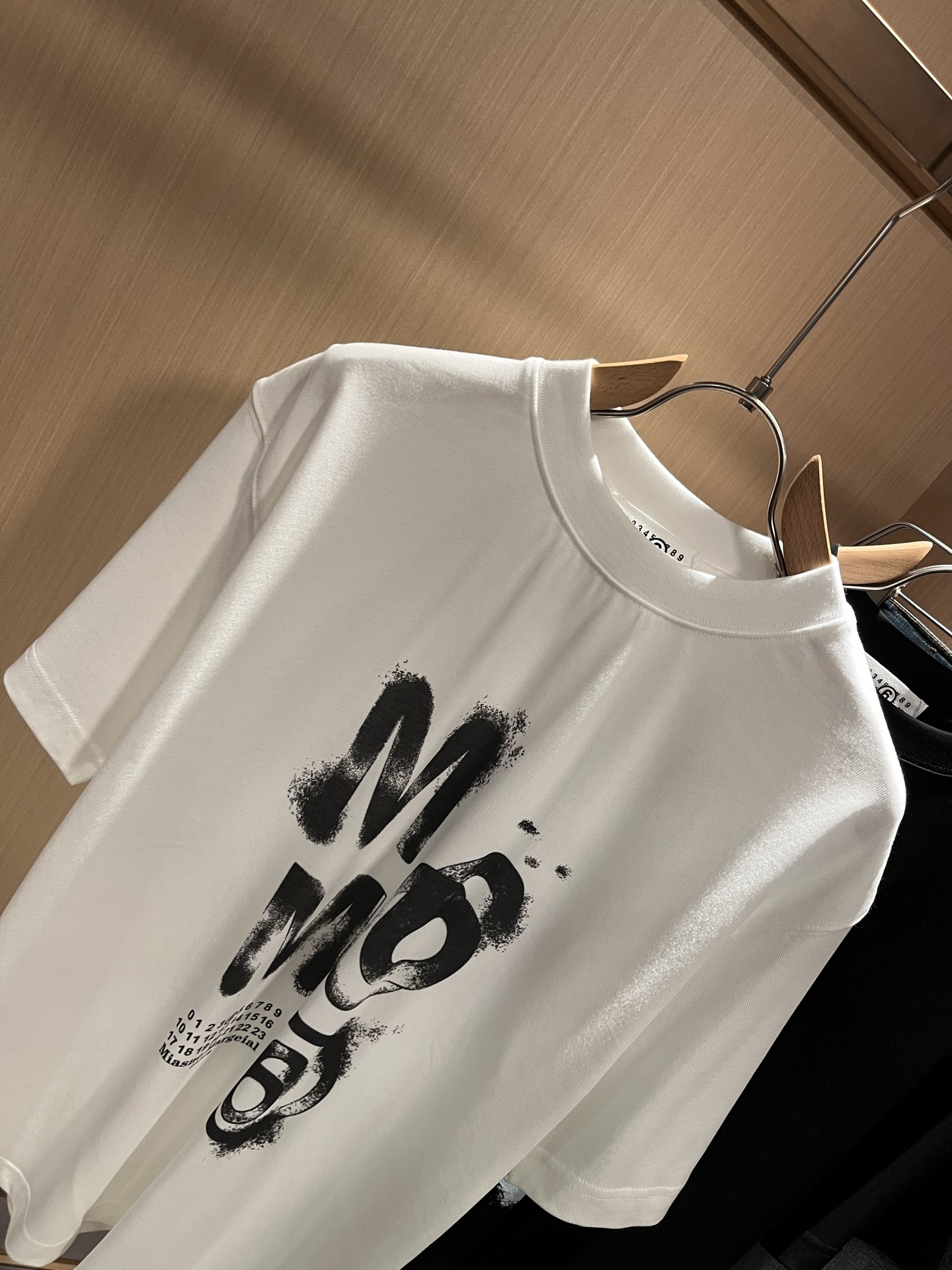טי שירט יוניסקס Maison Margiela עם הדפס לוגו 5 i1748894049029 4559 0 3