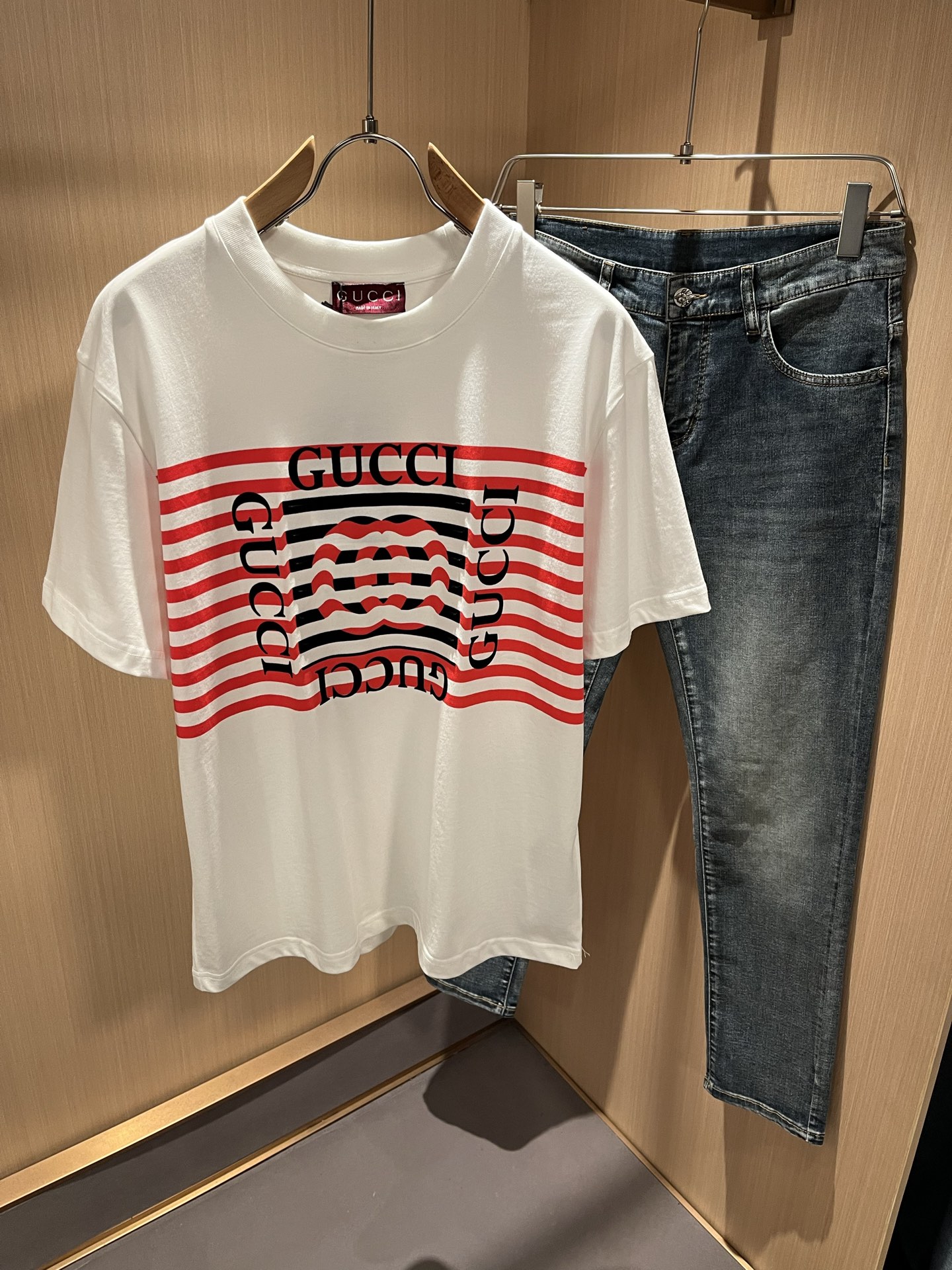 Gucci Cotton Blend Graphic T-Shirt Short Sleeve Crew Neck Unisex Top 2 i1748894078430 9910 0 0