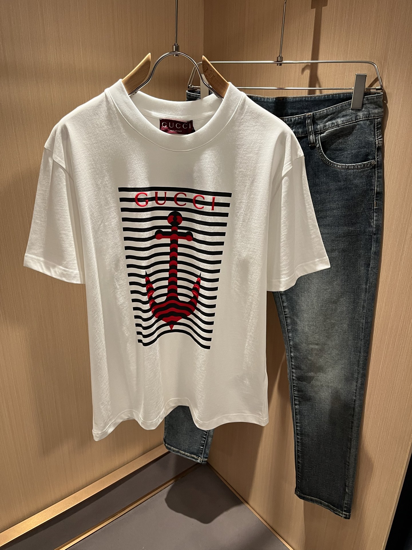 Gucci 2025 Spring/Summer Unisex Cotton Tee with Anchor Graphic 2 i1748894105591 2217 0 0