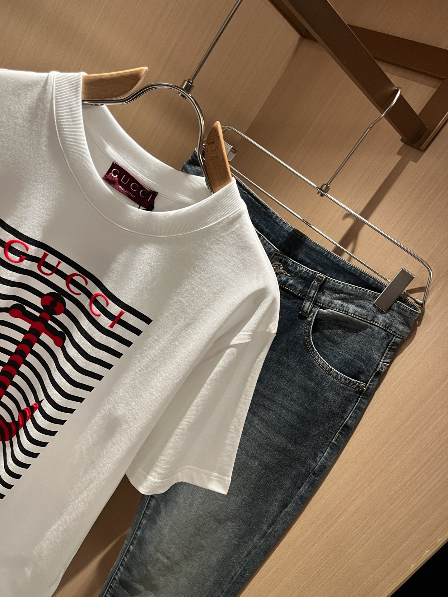 Gucci 2025 Spring/Summer Unisex Cotton Tee with Anchor Graphic 3 i1748894105610 8014 0 1