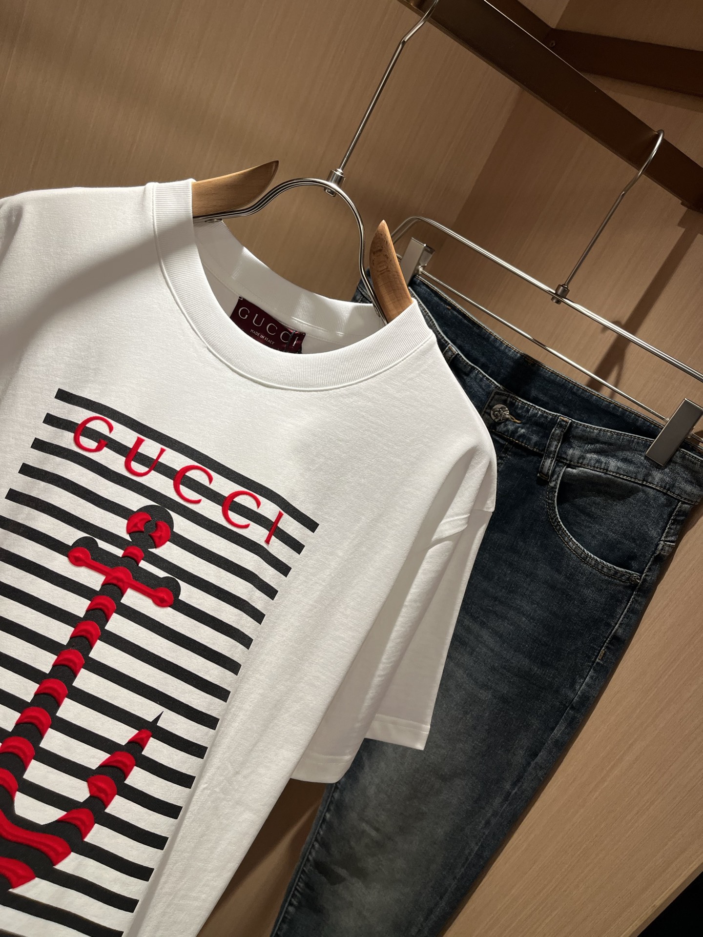 Gucci 2025 Spring/Summer Unisex Cotton Tee with Anchor Graphic 9 i1748894105711 7746 0 7
