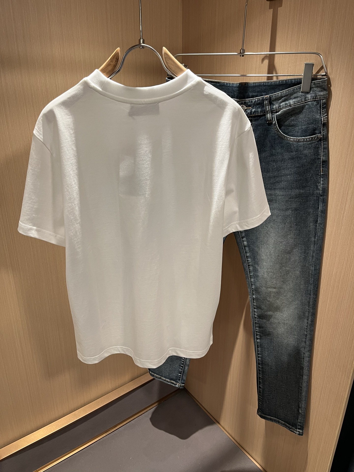 Gucci 2025 Spring/Summer Unisex Cotton Tee with Anchor Graphic 4 i1748894110275 92 0 2