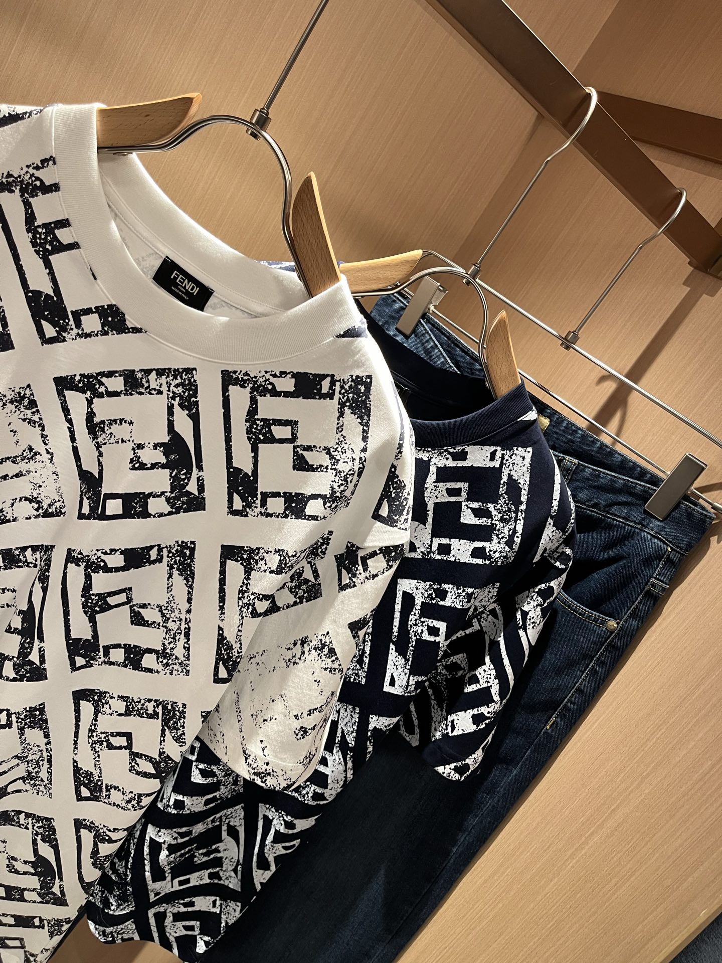 Fendi FF Family Unisex Short Sleeve T-Shirt - Iconic Design 3 i1748987539849 6197 0 1