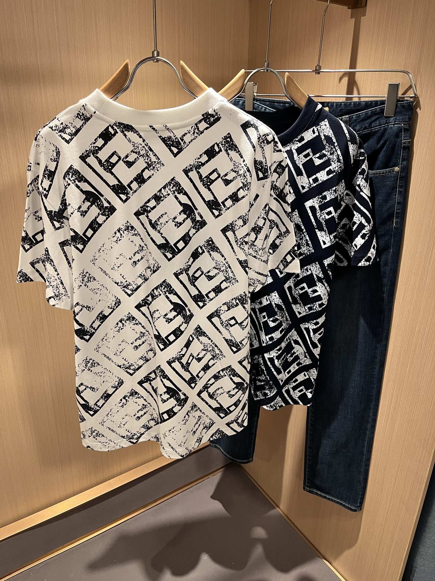 Fendi FF Family Unisex Short Sleeve T-Shirt - Iconic Design 4 i1748987541686 124 0 2