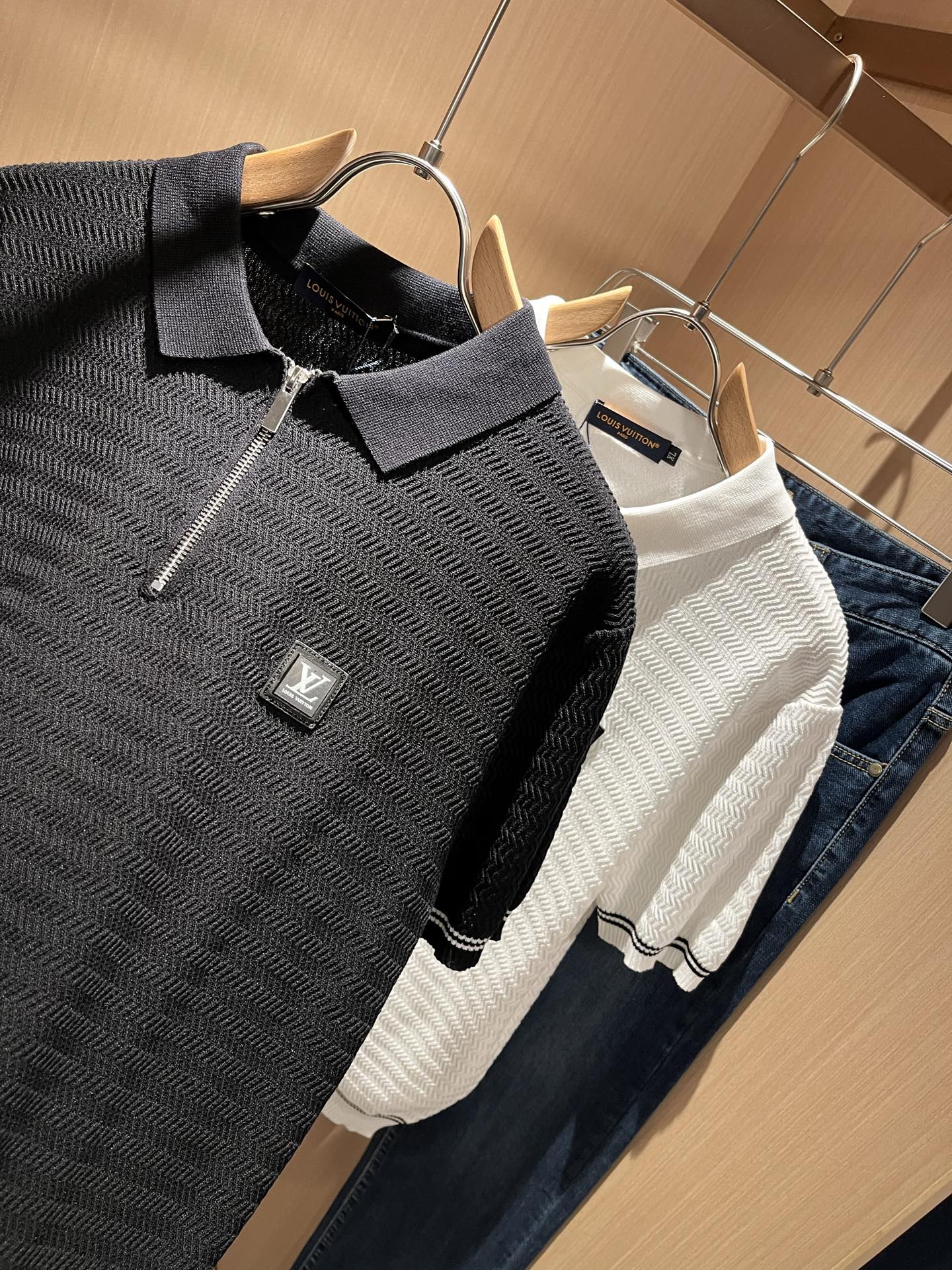 Louis Vuitton 2025 Spring/Summer Knit Polo Shirt with Logo Detail 9 i1749055274961 674 0 7