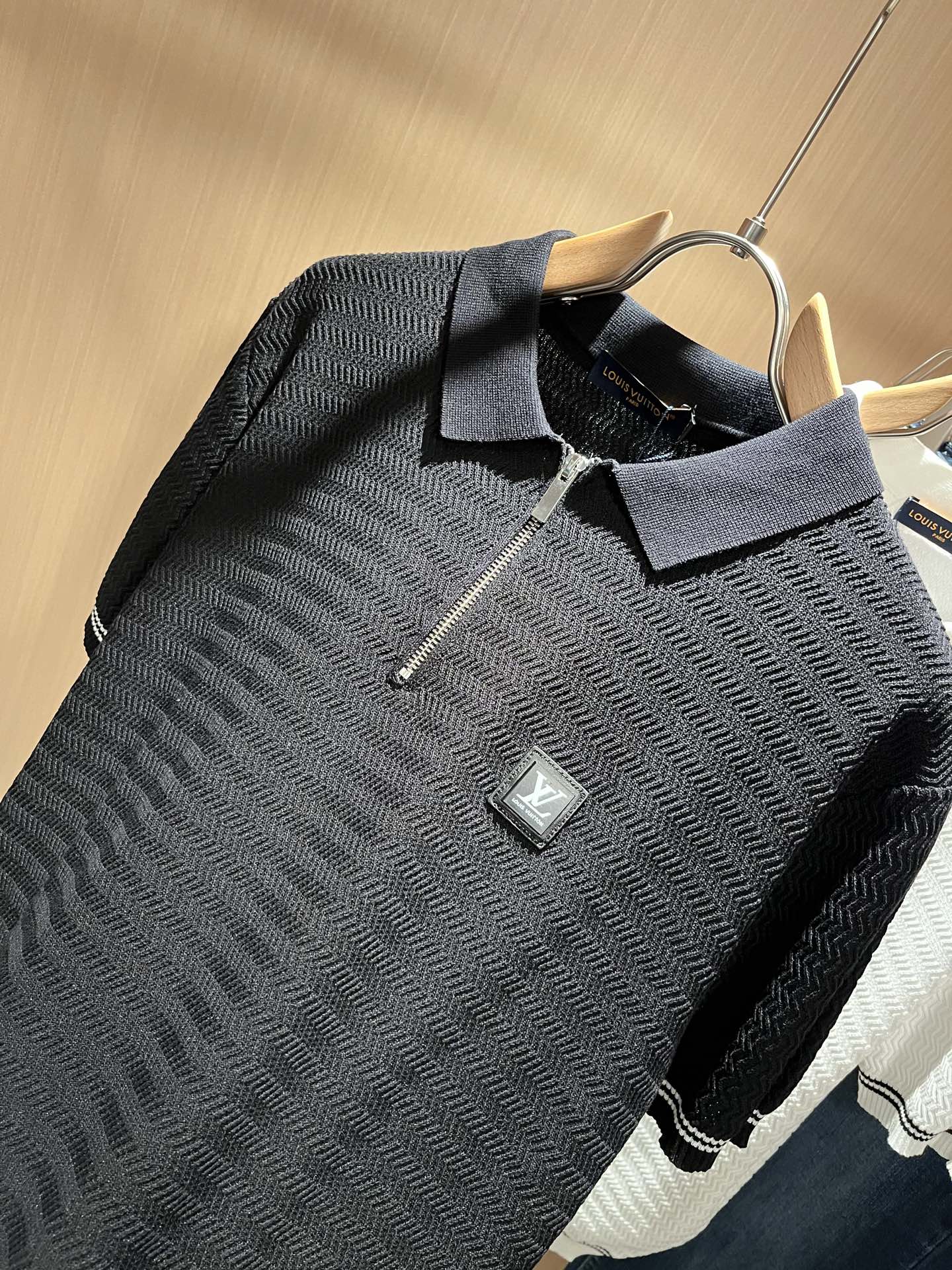 Louis Vuitton 2025 Spring/Summer Knit Polo Shirt with Logo Detail 10 i1749055277246 823 0 8