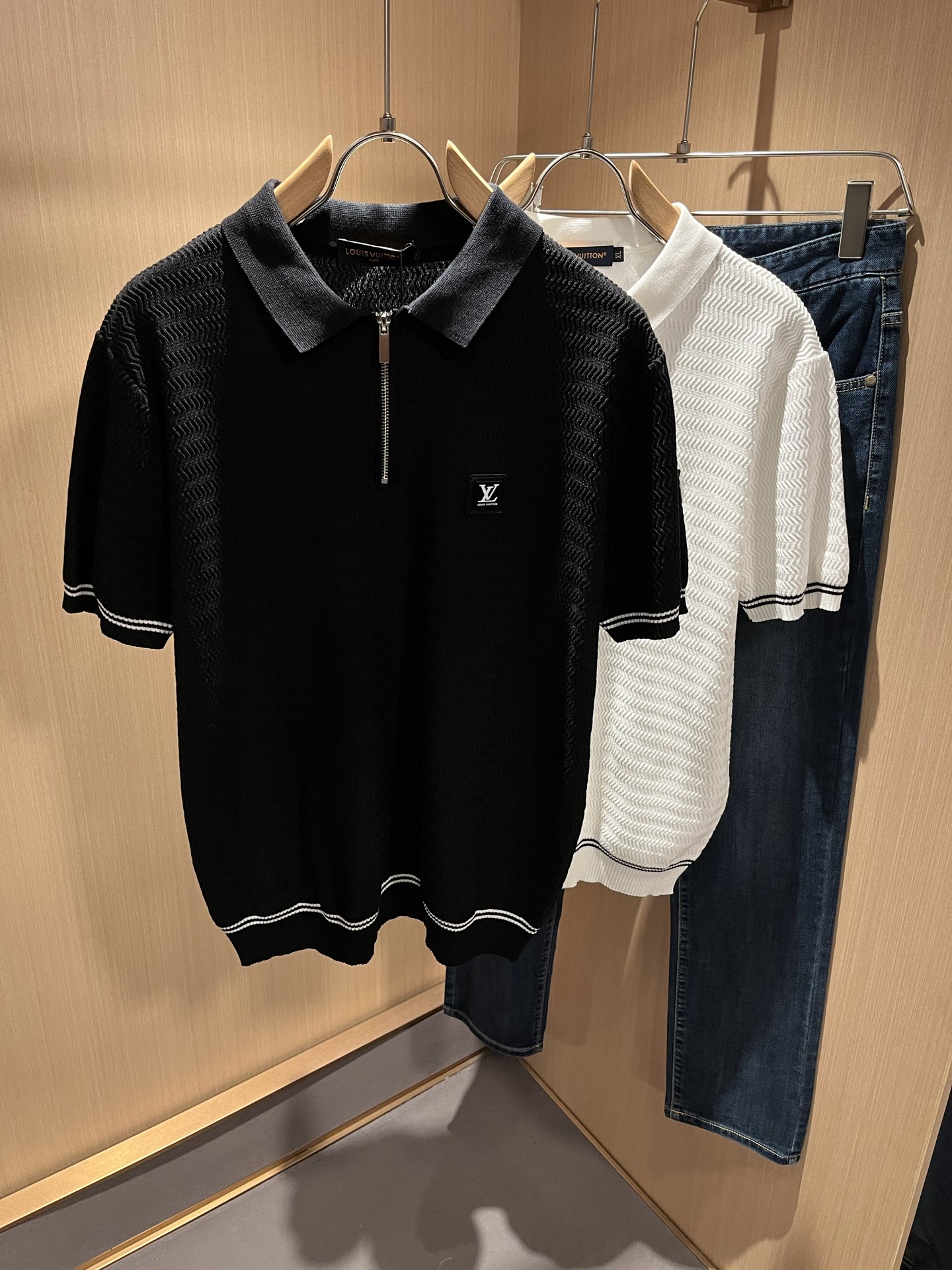 Louis Vuitton 2025 Spring/Summer Knit Polo Shirt with Logo Detail 2 i1749055277377 7572 0 0