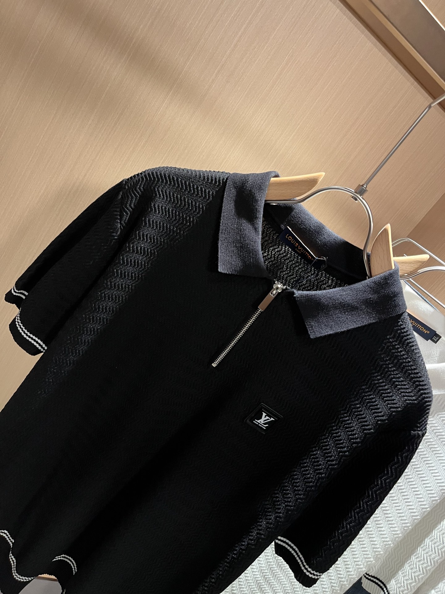 Louis Vuitton 2025 Spring/Summer Knit Polo Shirt with Logo Detail 5 i1749055277426 1045 0 3