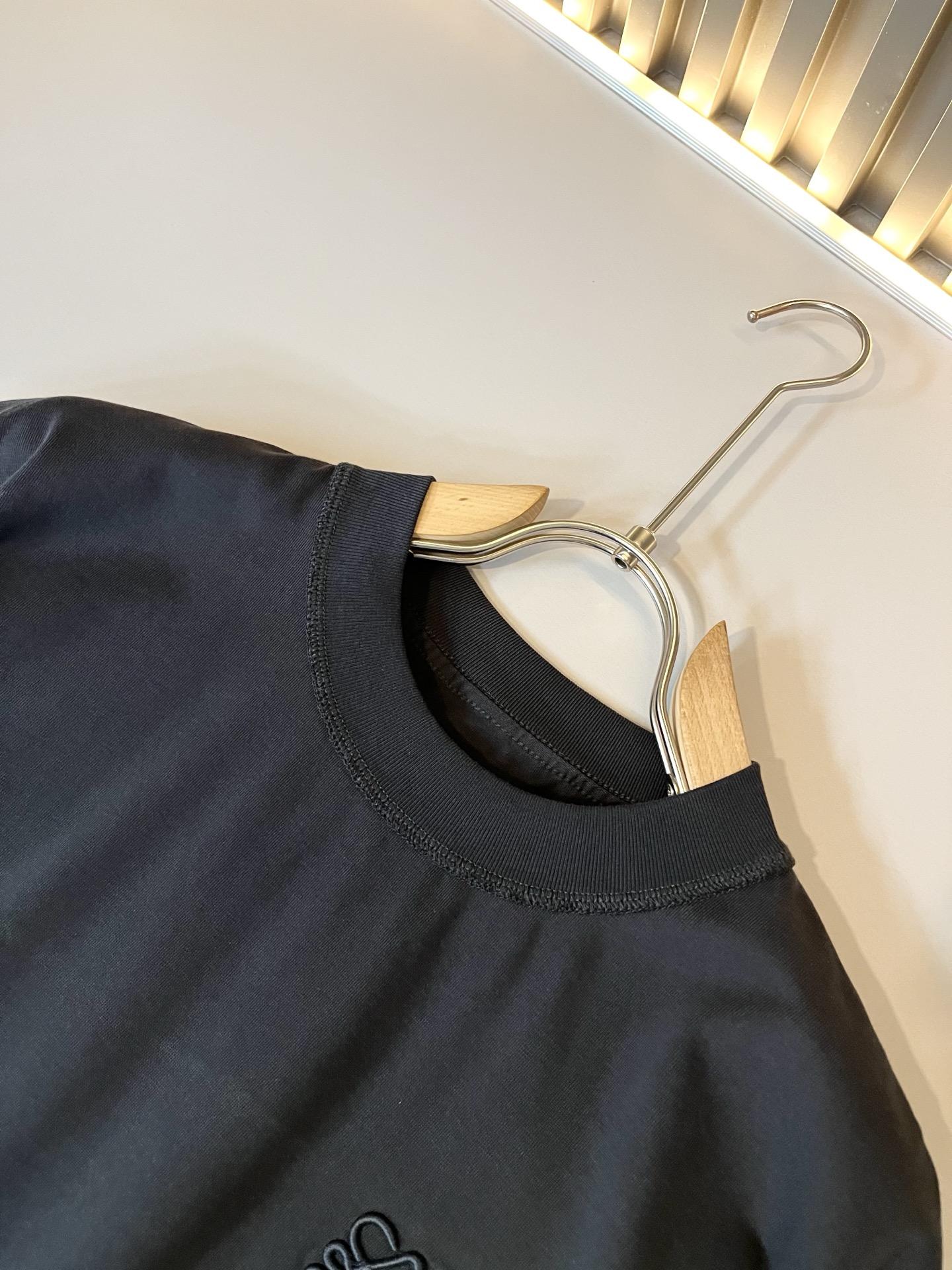 LOEWE Unisex Cotton Short Sleeve T-Shirt with Embroidered Logo 7 i1749072409803 7715 0 5