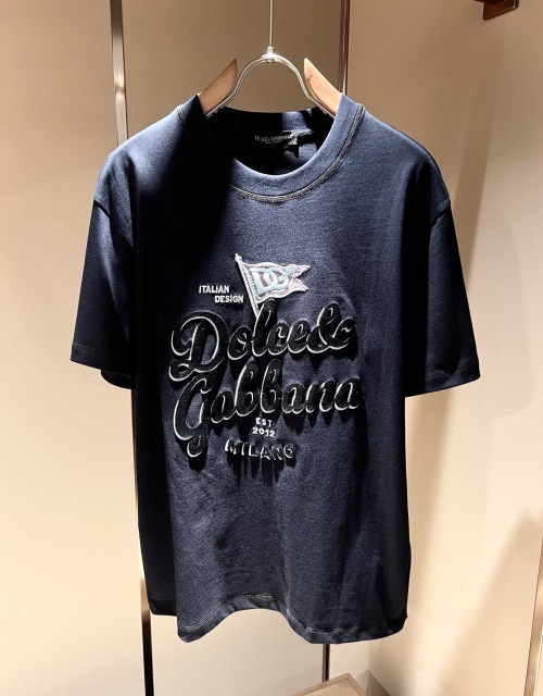Dolce & Gabbana T-shirt en coton avec logo en relief, édition limitée 1 Dolce & Gabbana T-shirt en coton avec logo en relief, édition limitée