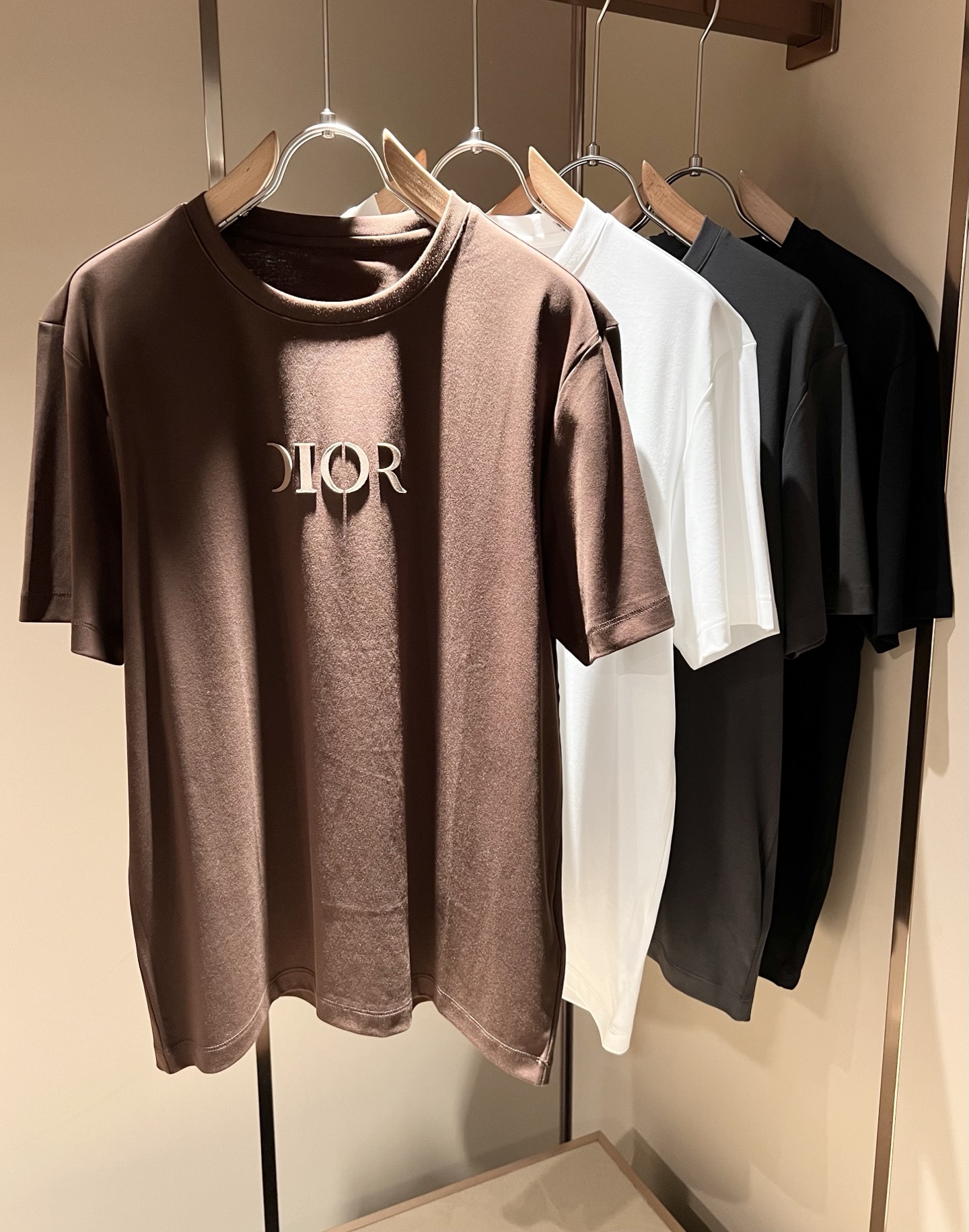 Dior Unisex 2025 Spring/Summer Cotton T-Shirt with Logo - Fashionable & Versatile 2 i1749220527240 8885 0 2