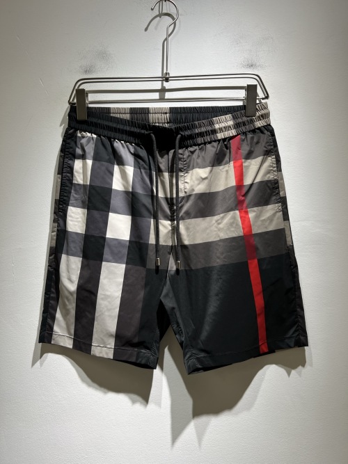 Burberry Geruite Zwemshort - Stijlvol en comfortabel voor heren en dames 1 Burberry Geruite Zwemshort - Stijlvol en comfortabel voor heren en dames