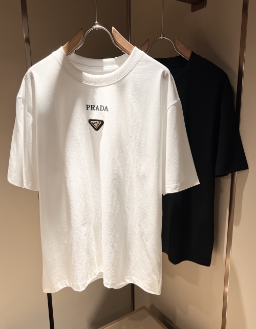 Prada 2025 Spring/Summer Short-Sleeve T-Shirt Classic Logo Badge Design