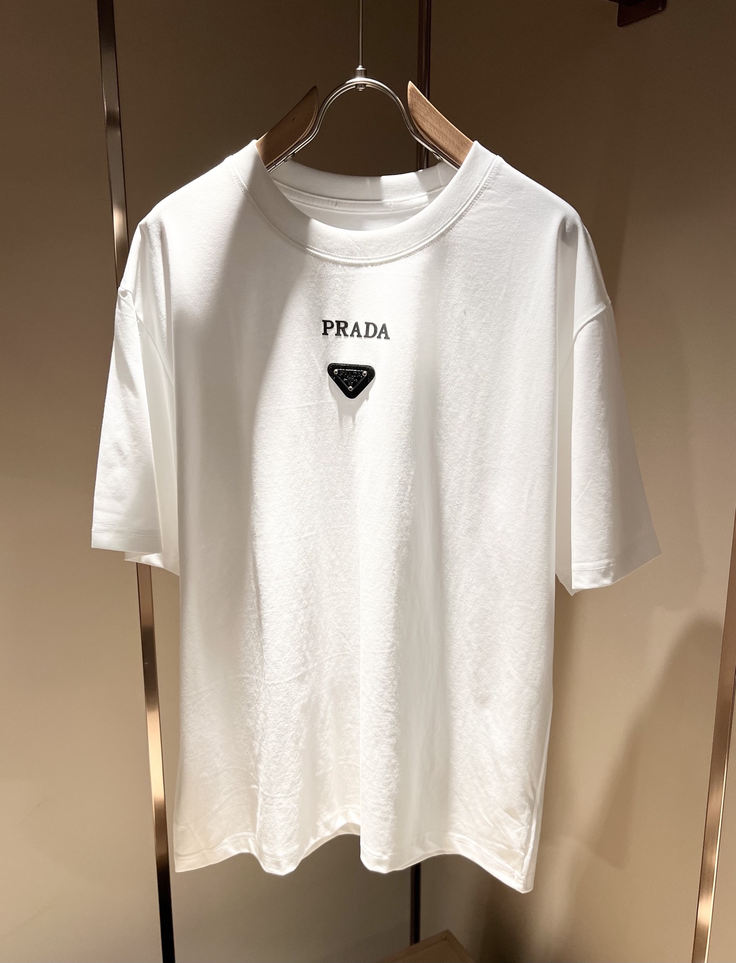 Prada 2025 Spring/Summer Short Sleeve T-Shirt with Logo Patch 3 i1749230192600 848 0 1