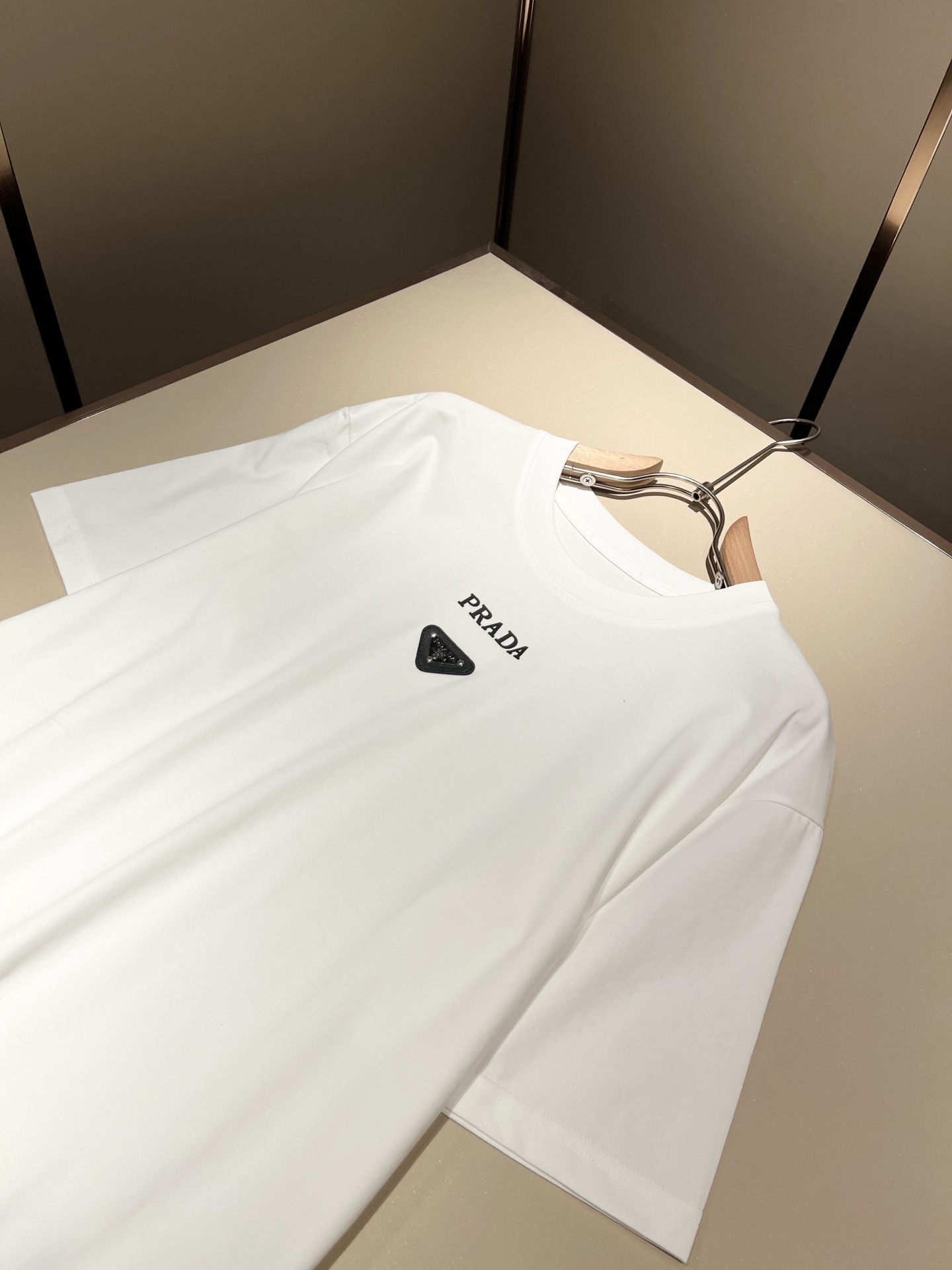 Prada 2025 Spring/Summer Short Sleeve T-Shirt with Logo Patch 6 i1749230192611 4438 0 4