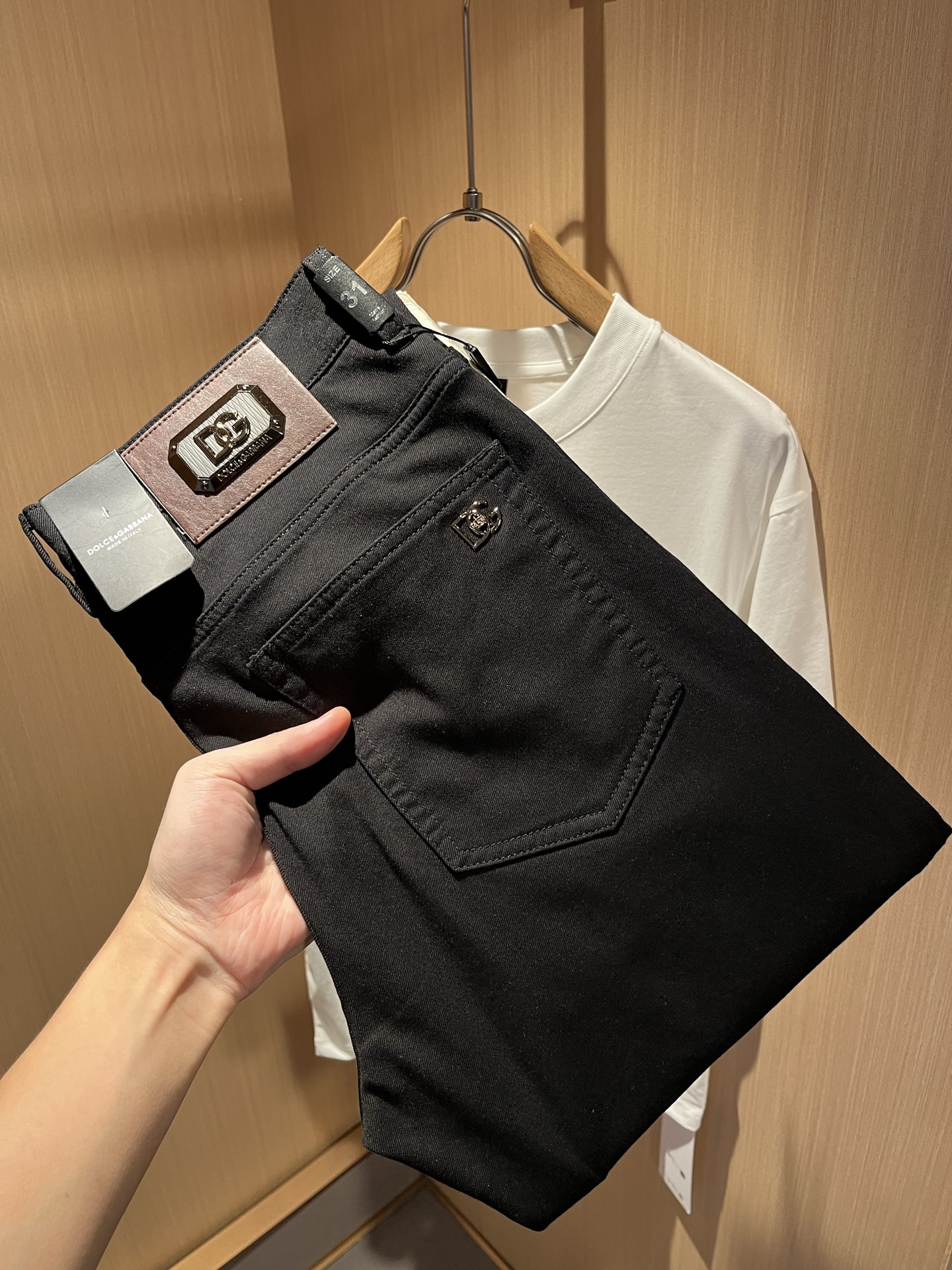  Dolce &  杜嘉*纳 2025春夏新品牛仔裤，水洗处理自然不易变形脱色、立体剪裁完美塑形面料质舒