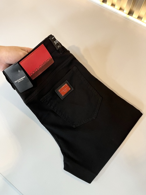 Dolce & Gabbana 2025 S/S Black Wash Denim Jeans - Comfortable & Stylish 1 Dolce & Gabbana 2025 S/S Black Wash Denim Jeans - Comfortable & Stylish
