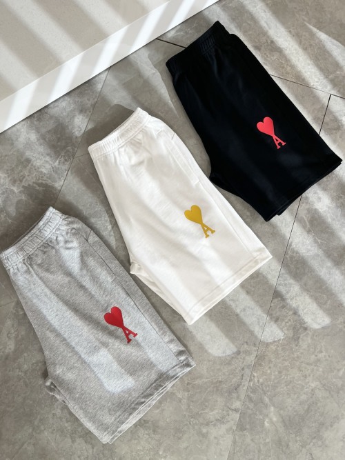 AMI Paris 2025 Spring/Summer Unisex Casual Shorts with Logo,S-2XL 1 AMI Paris 2025 Spring/Summer Unisex Casual Shorts with Logo,S-2XL