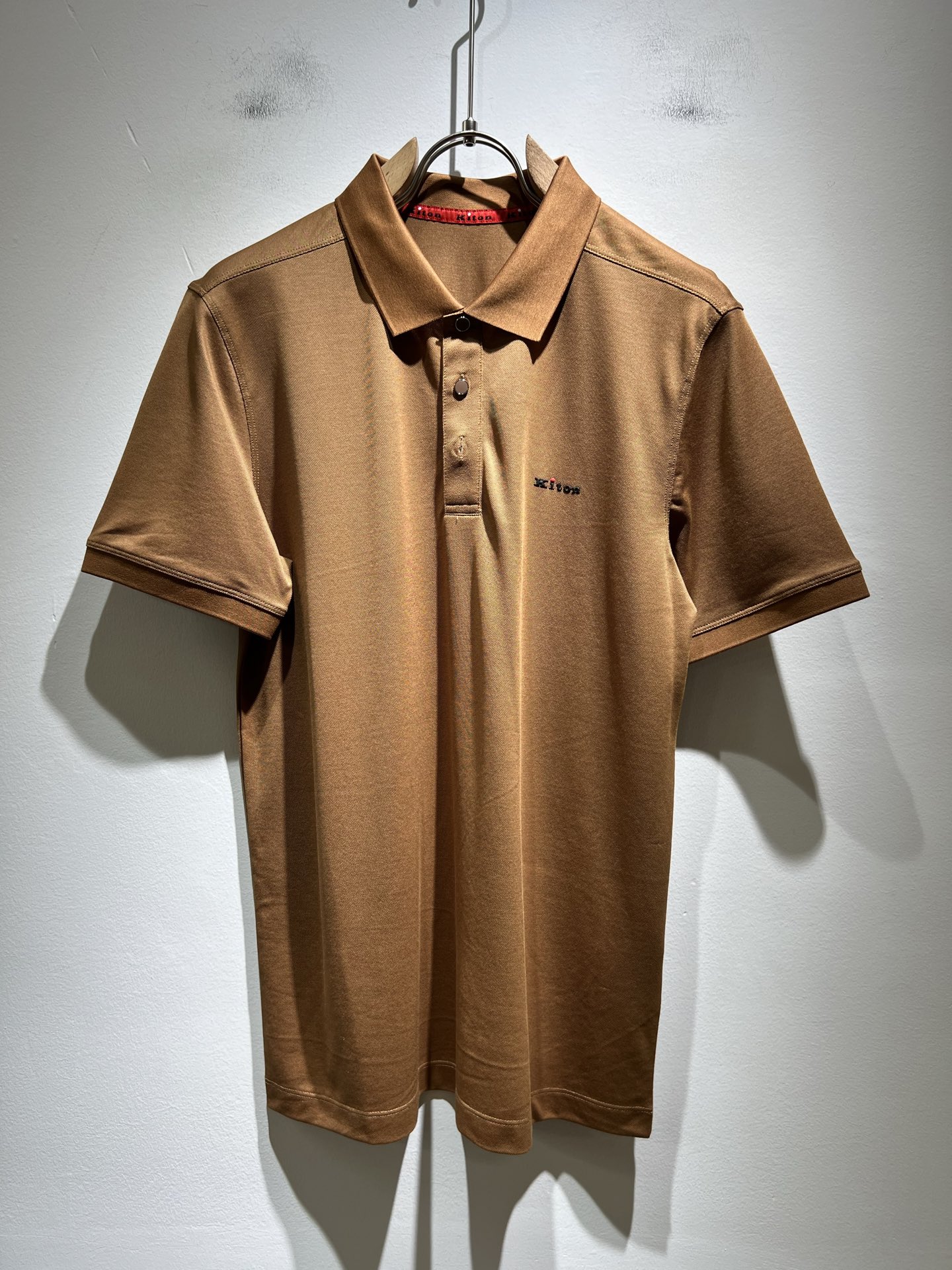   Kiton 2025春夏新款Polo衫，采用进口专属珠地棉面料！！简单LOGO标识压胶设计！代表品牌