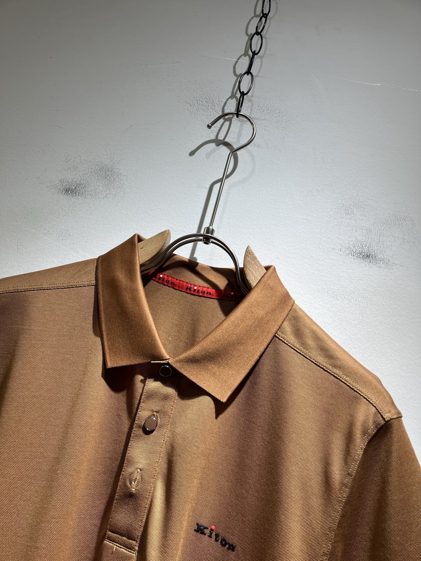   Kiton 2025春夏新款Polo衫，采用进口专属珠地棉面料！！简单LOGO标识压胶设计！代表品牌