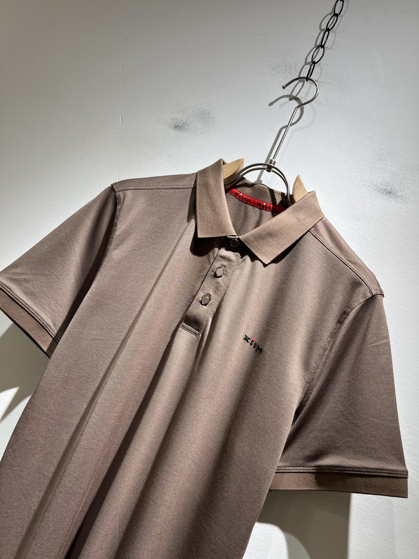   Kiton 2025春夏新款Polo衫，采用进口专属珠地棉面料！！简单LOGO标识压胶设计！代表品牌