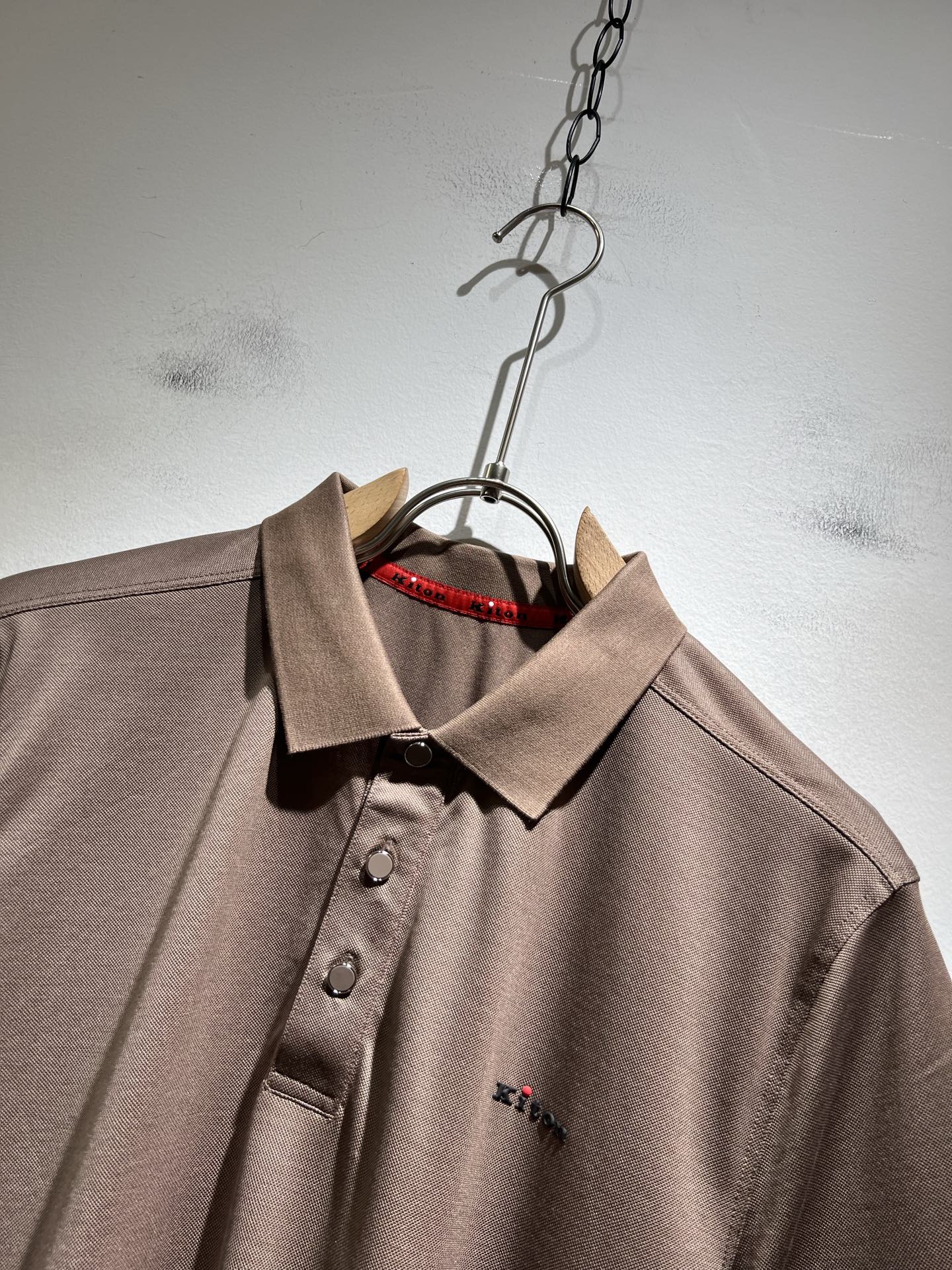   Kiton 2025春夏新款Polo衫，采用进口专属珠地棉面料！！简单LOGO标识压胶设计！代表品牌