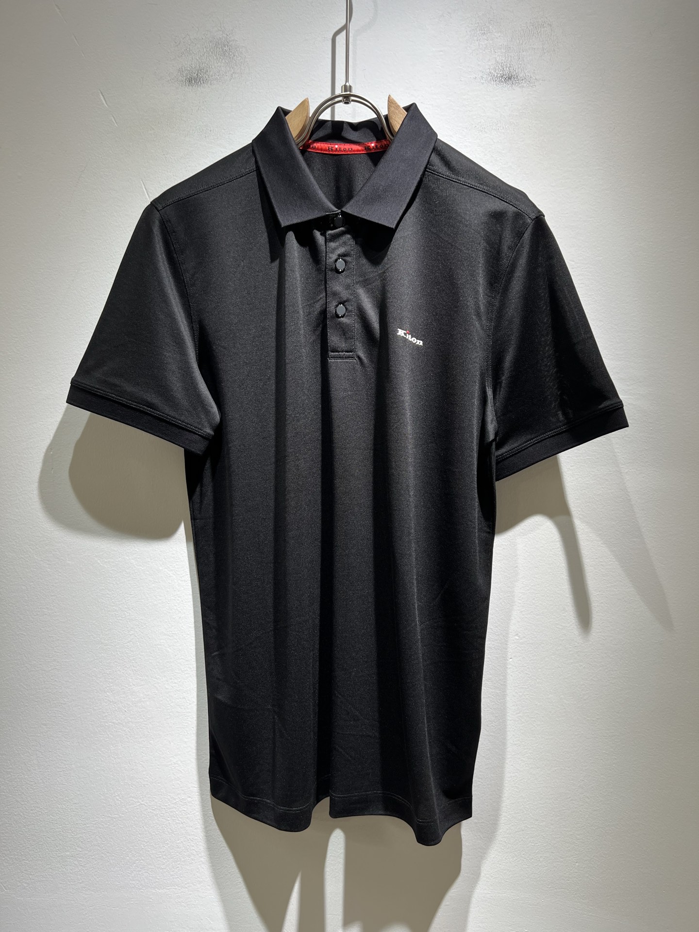   Kiton 2025春夏新款Polo衫，采用进口专属珠地棉面料！！简单LOGO标识压胶设计！代表品牌
