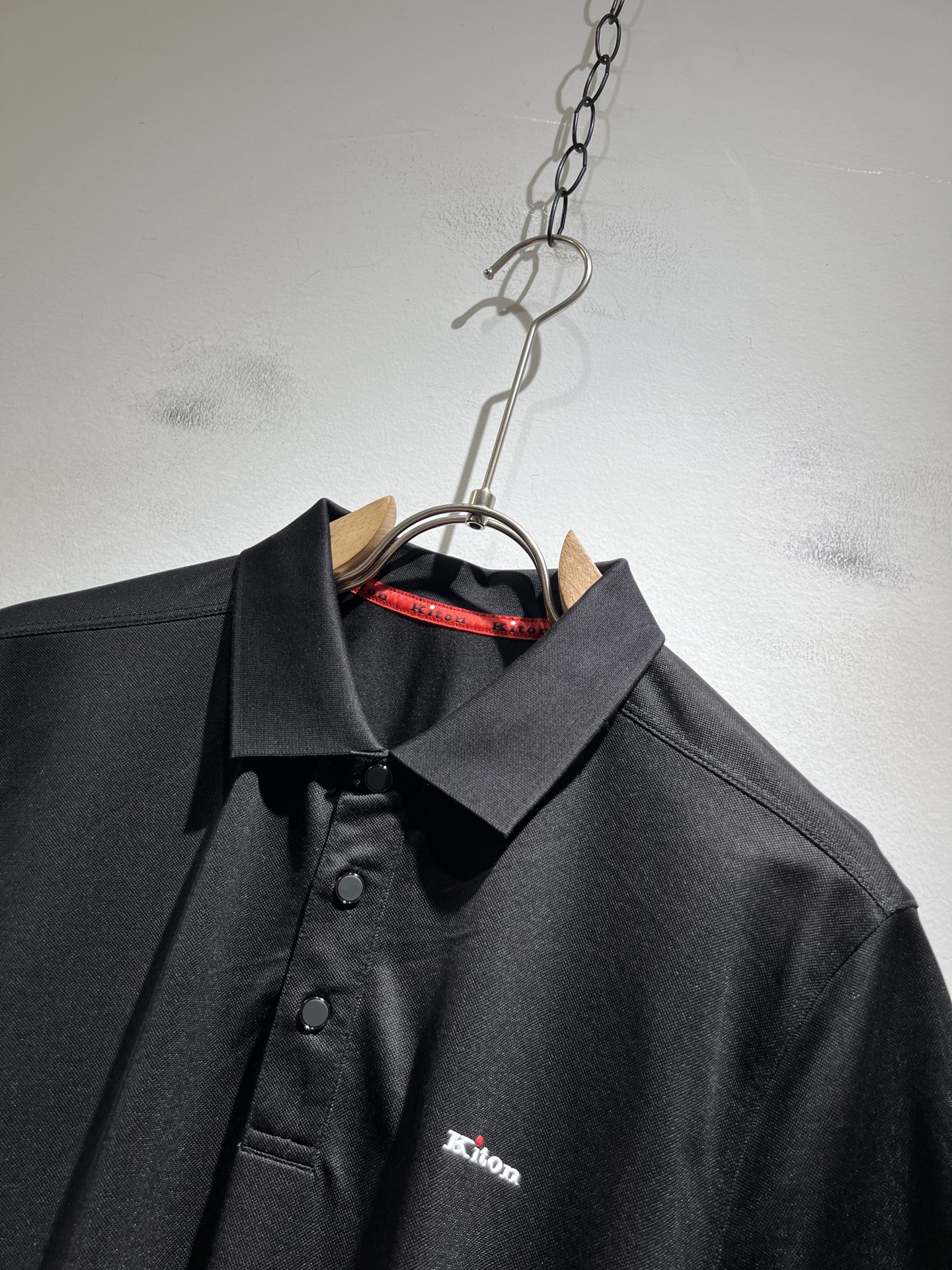   Kiton 2025春夏新款Polo衫，采用进口专属珠地棉面料！！简单LOGO标识压胶设计！代表品牌