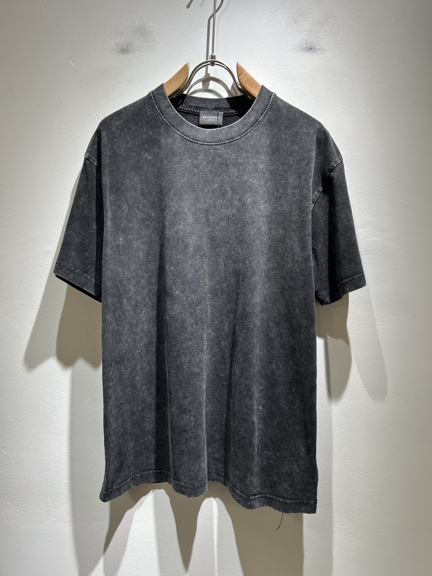 Balenciaga 2025 S/S Unisex Distressed-Wash Cotton Tee - Fashion-Forward Style 2 i1749261463896 3432 0 0